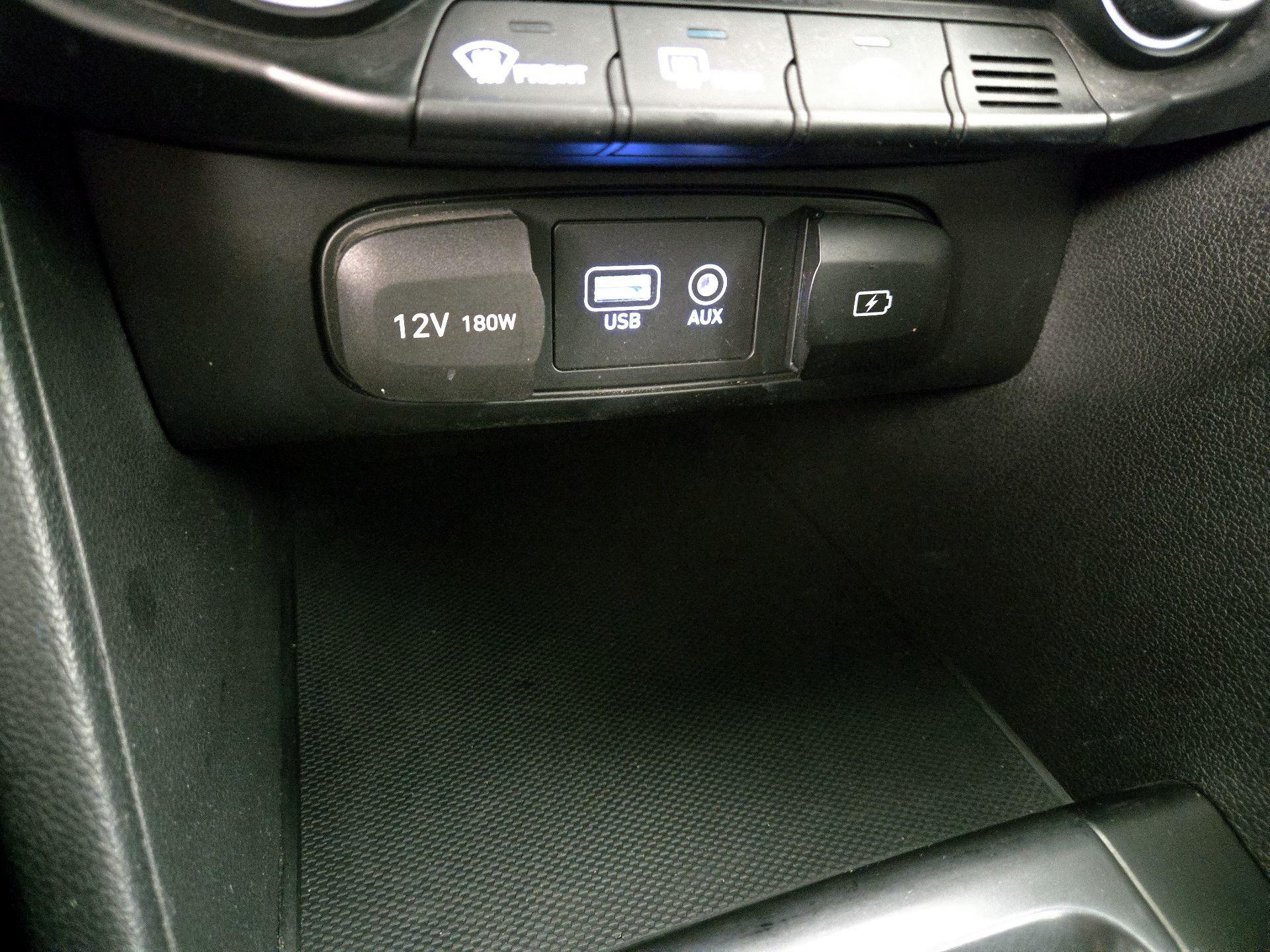 Thumbnail: 2020 Hyundai Veloster - 18