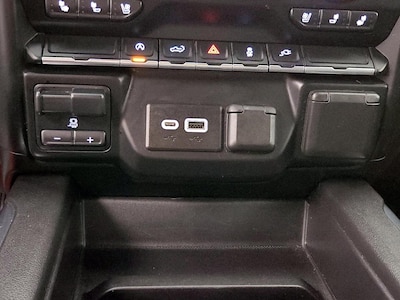 USB/AUX Ports