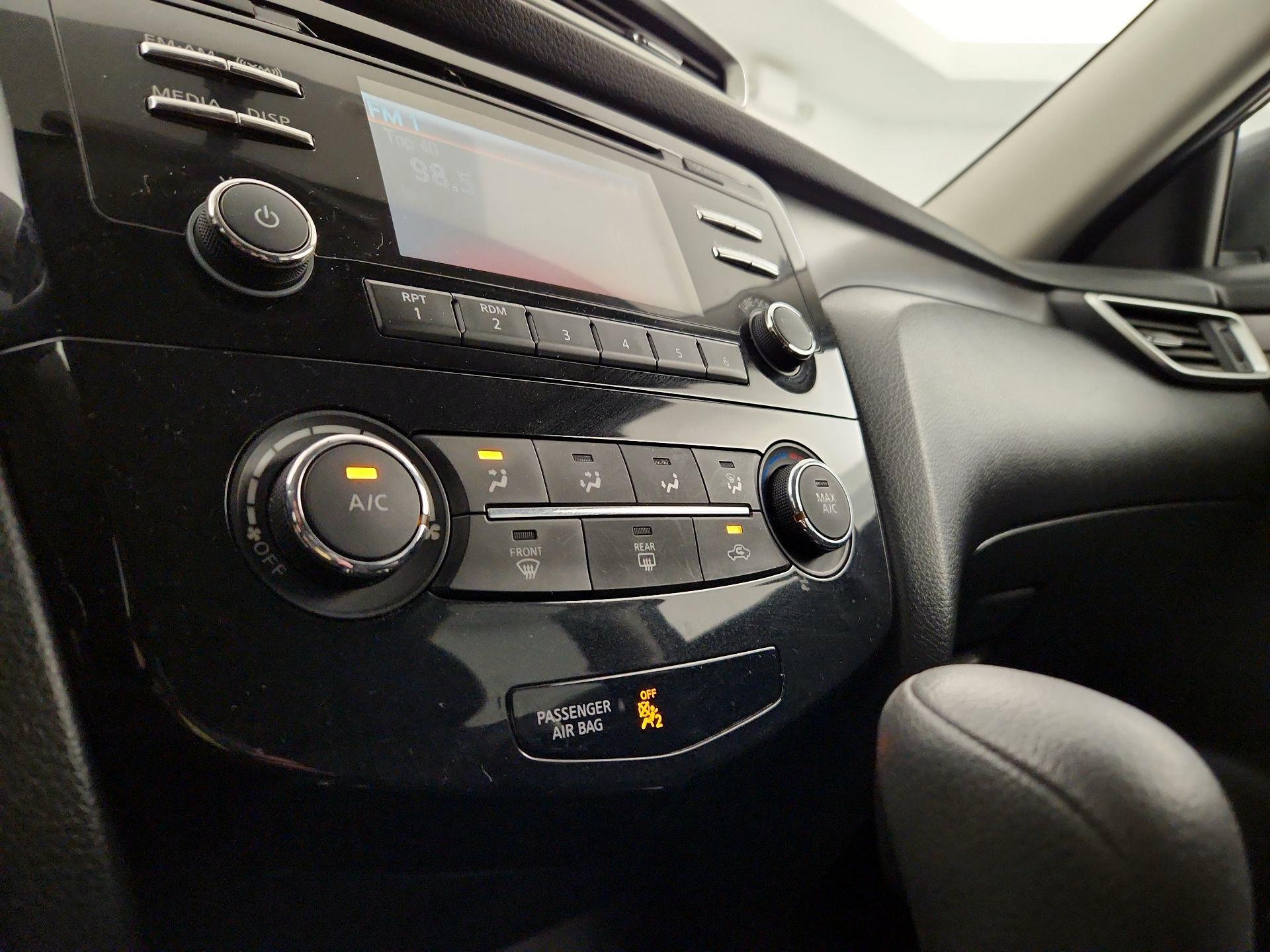 Thumbnail: 2015 Nissan Rogue - 16