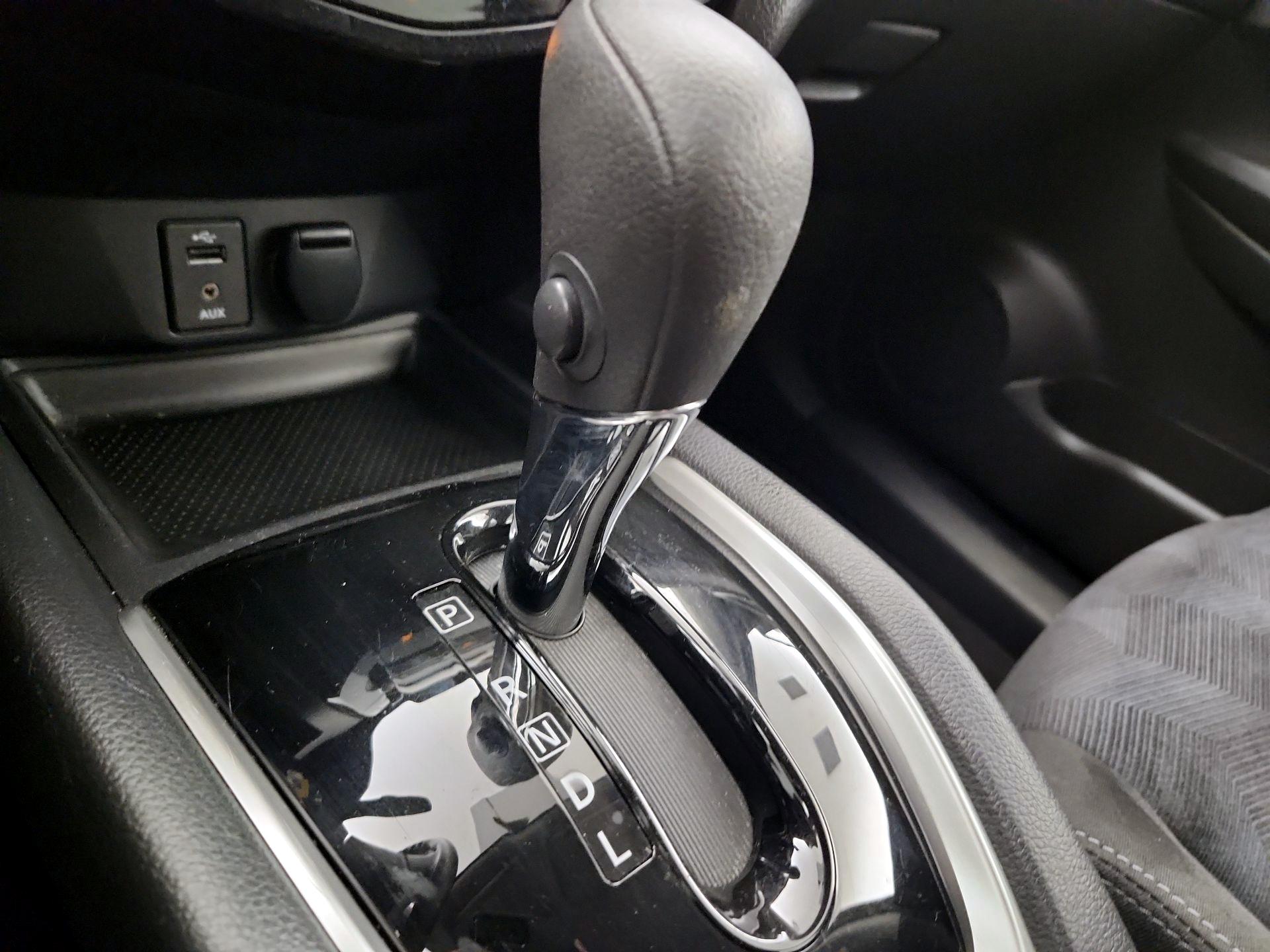 Thumbnail: 2015 Nissan Rogue - 17