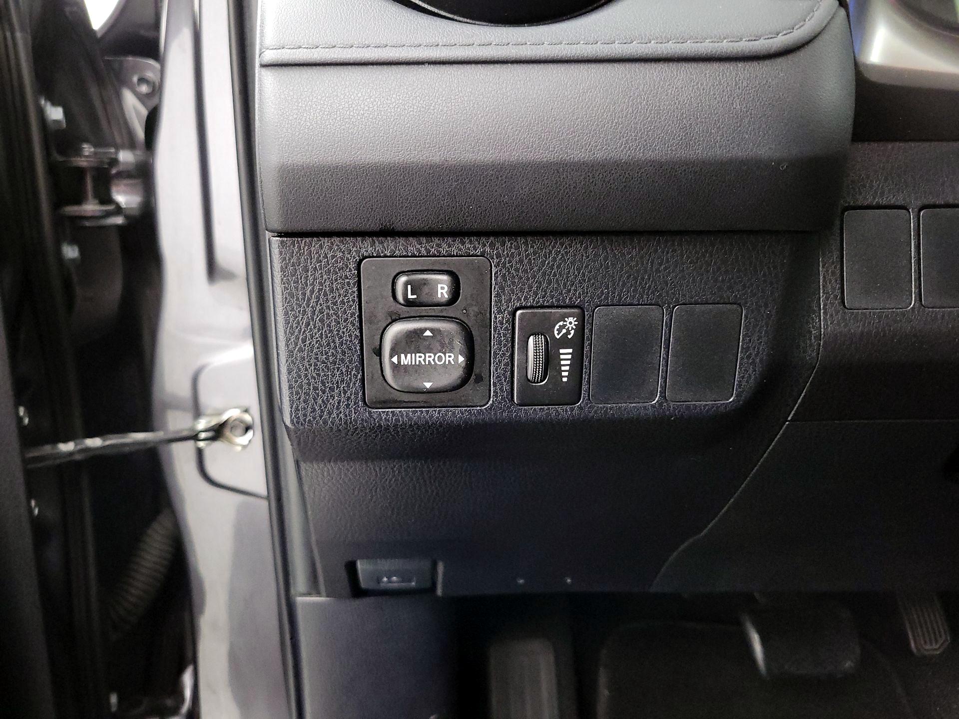 Thumbnail: 2016 Toyota RAV4 - 13