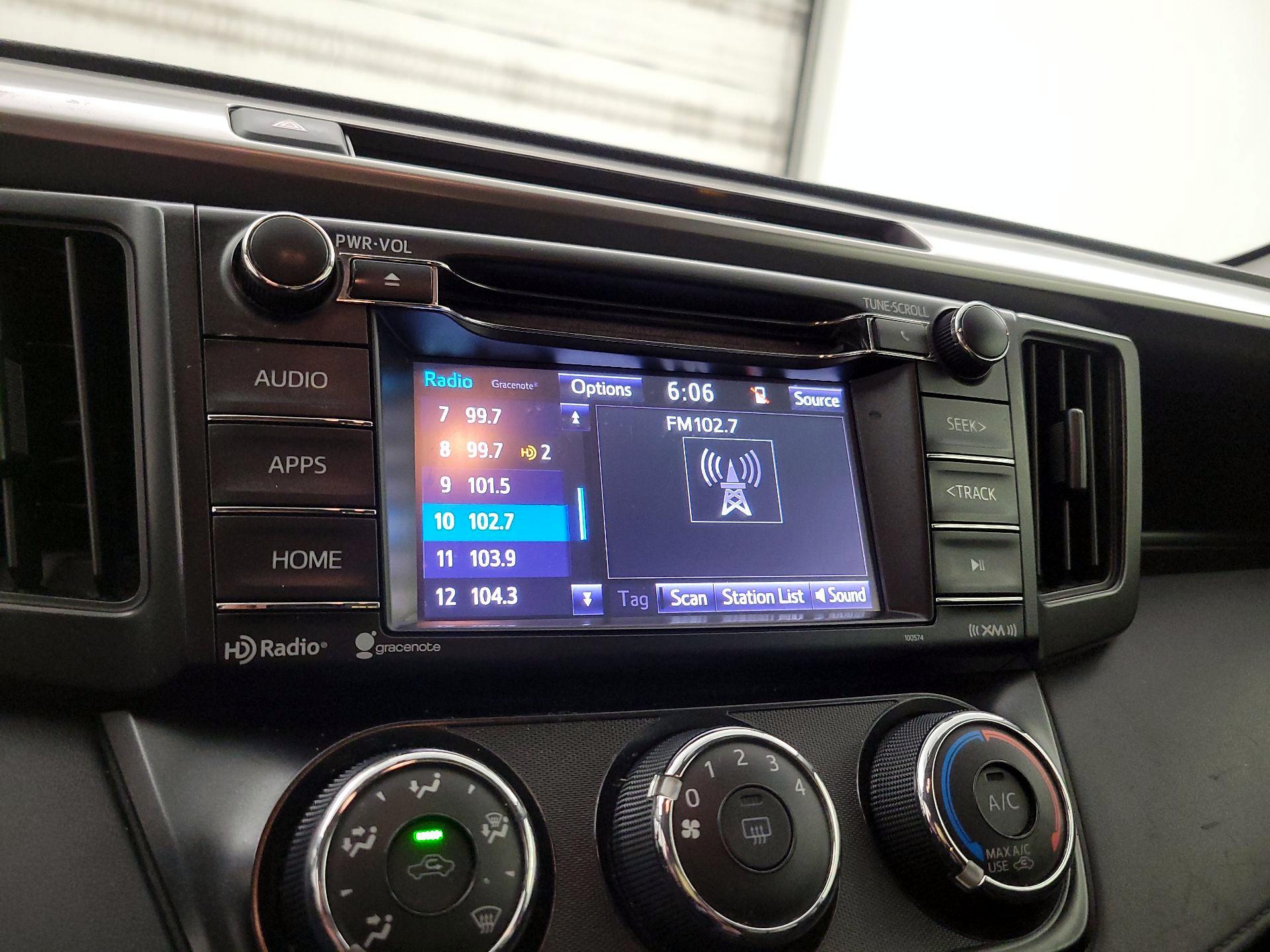 Thumbnail: 2016 Toyota RAV4 - 15