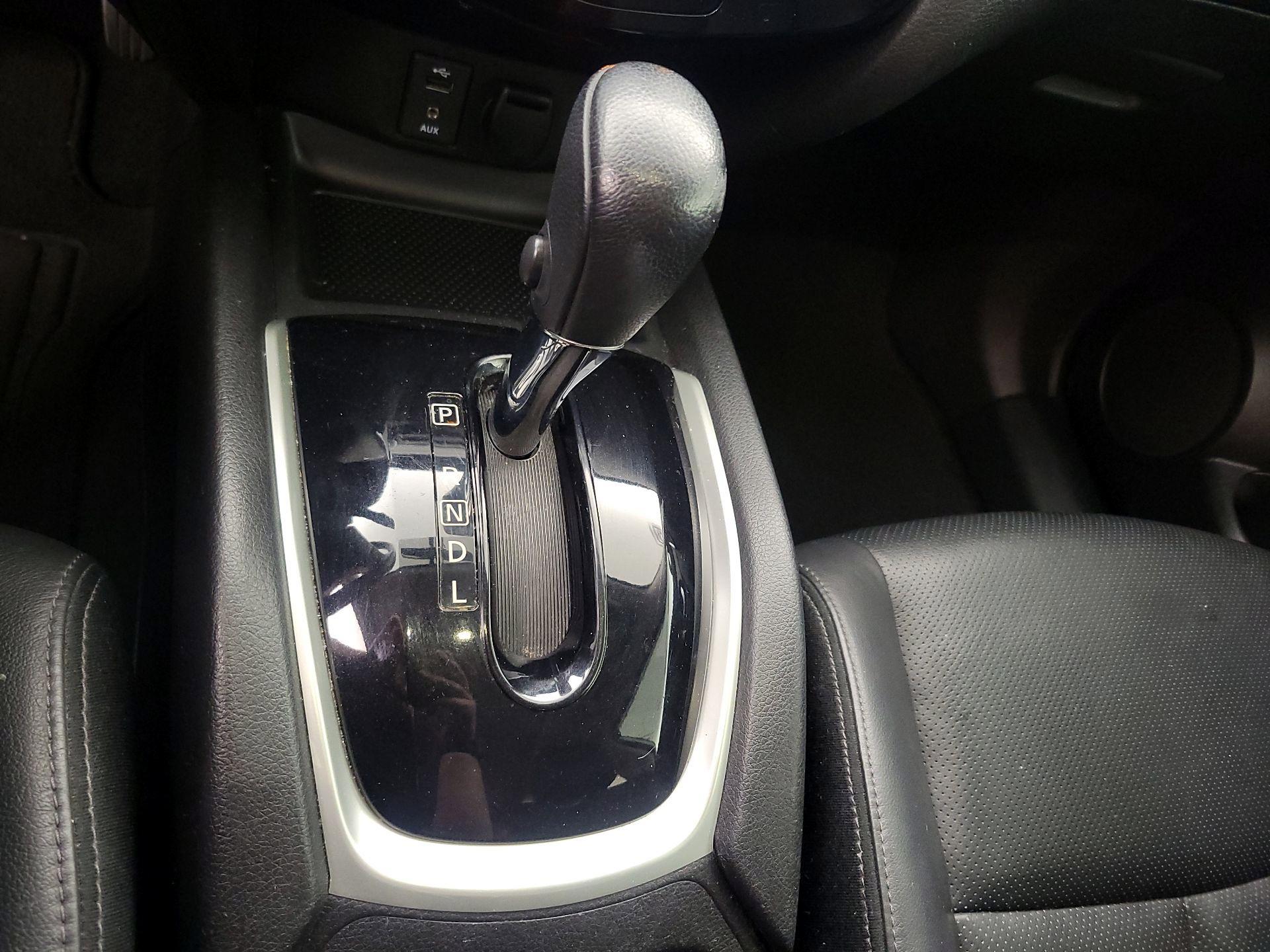 Thumbnail: 2015 Nissan Rogue - 18