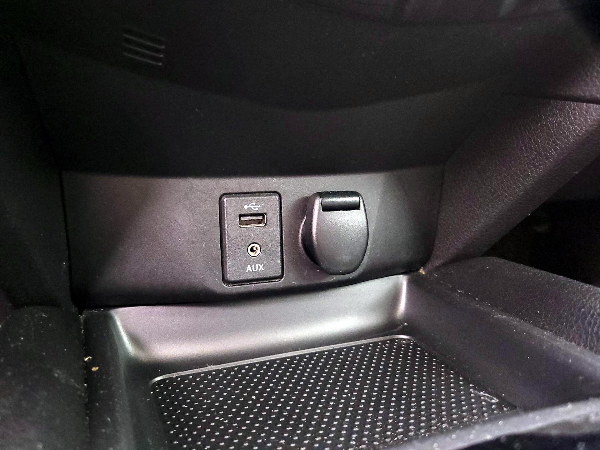 Thumbnail: 2015 Nissan Rogue - 19