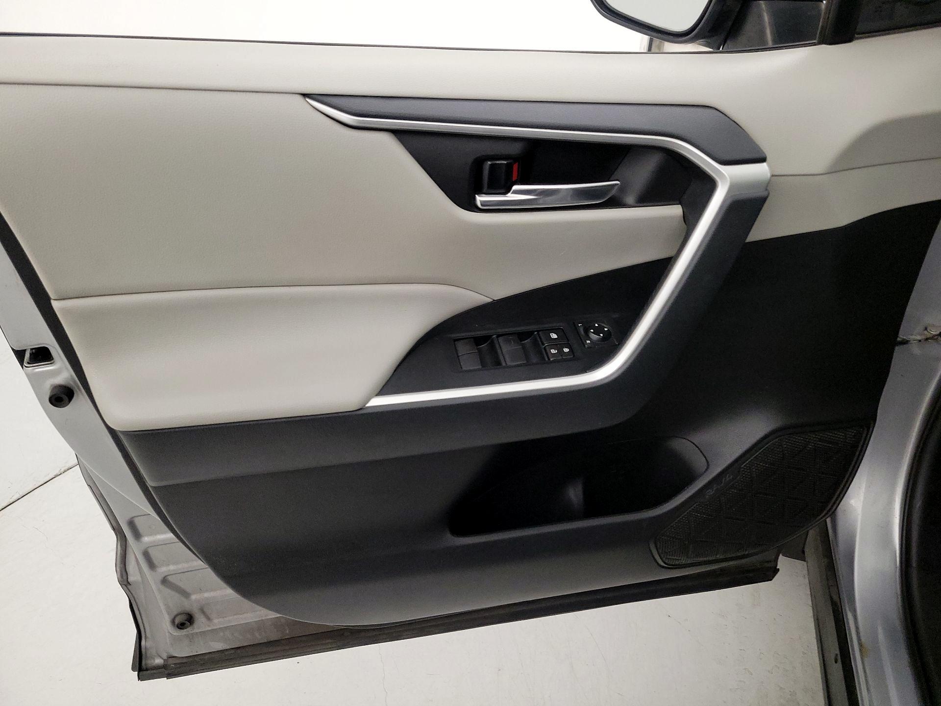 Thumbnail: 2021 Toyota RAV4 - 12