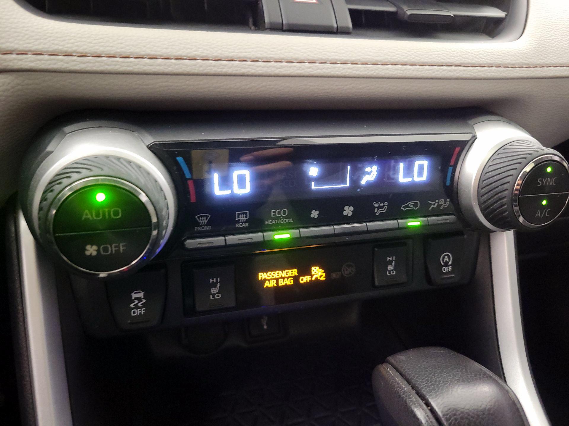 Thumbnail: 2021 Toyota RAV4 - 16