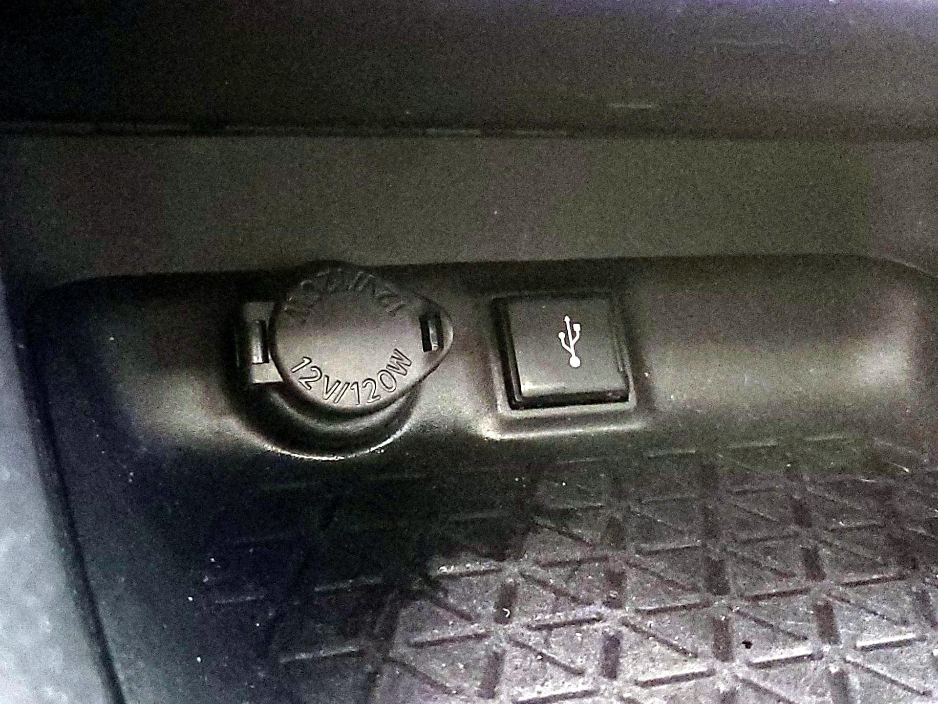 Thumbnail: 2021 Toyota RAV4 - 18