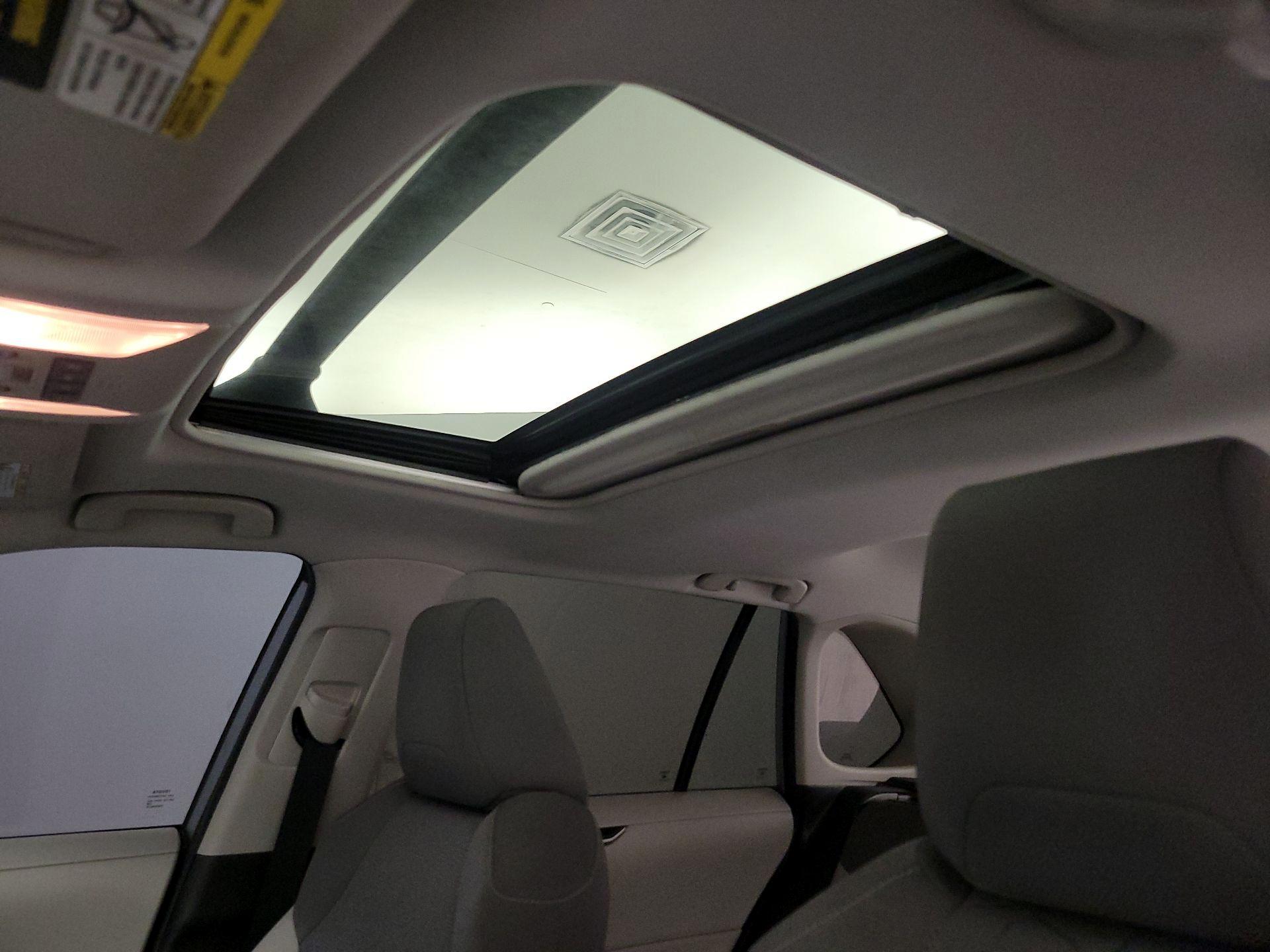 Thumbnail: 2021 Toyota RAV4 - 19