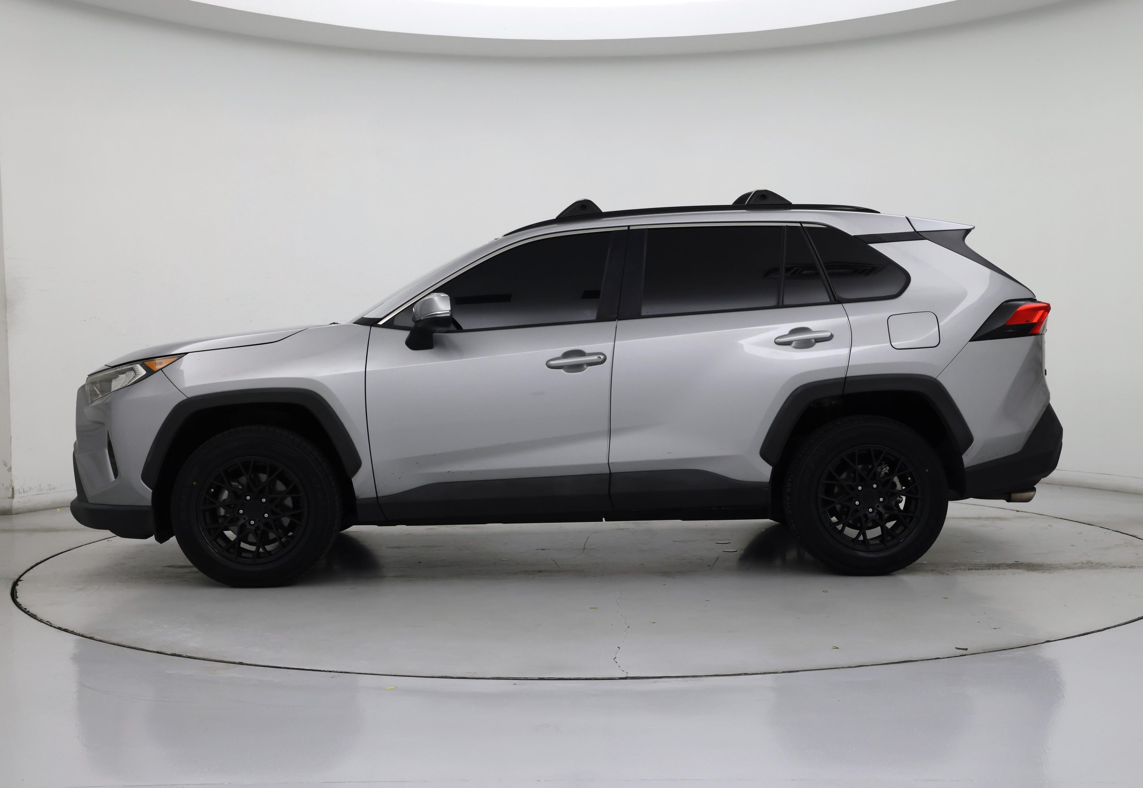 Thumbnail: 2021 Toyota RAV4 - 3