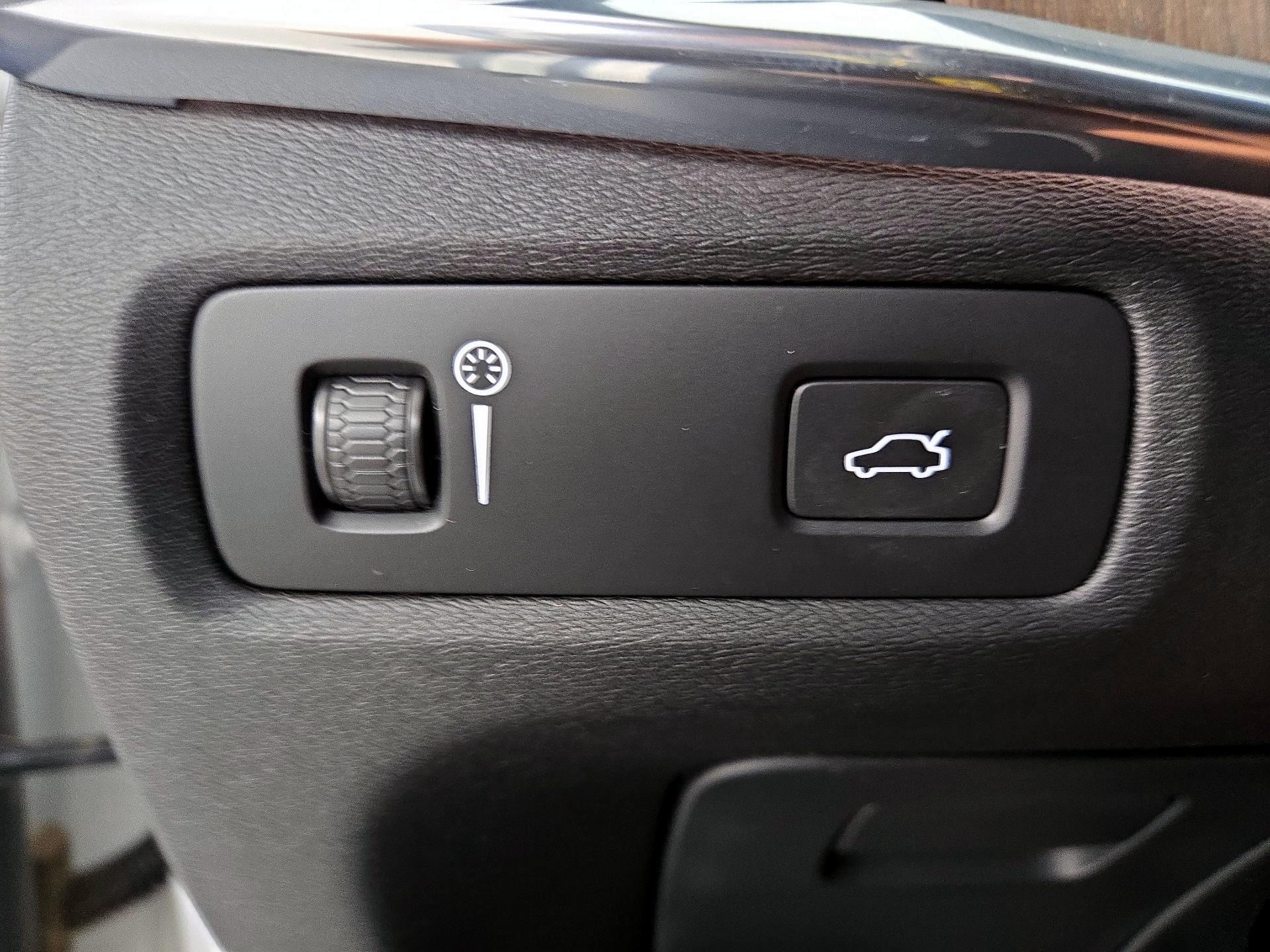 Thumbnail: 2021 Volvo S90 - 13