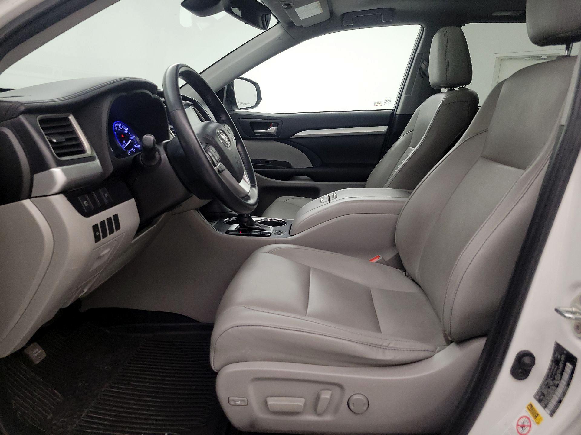 Thumbnail: 2019 Toyota Highlander - 11