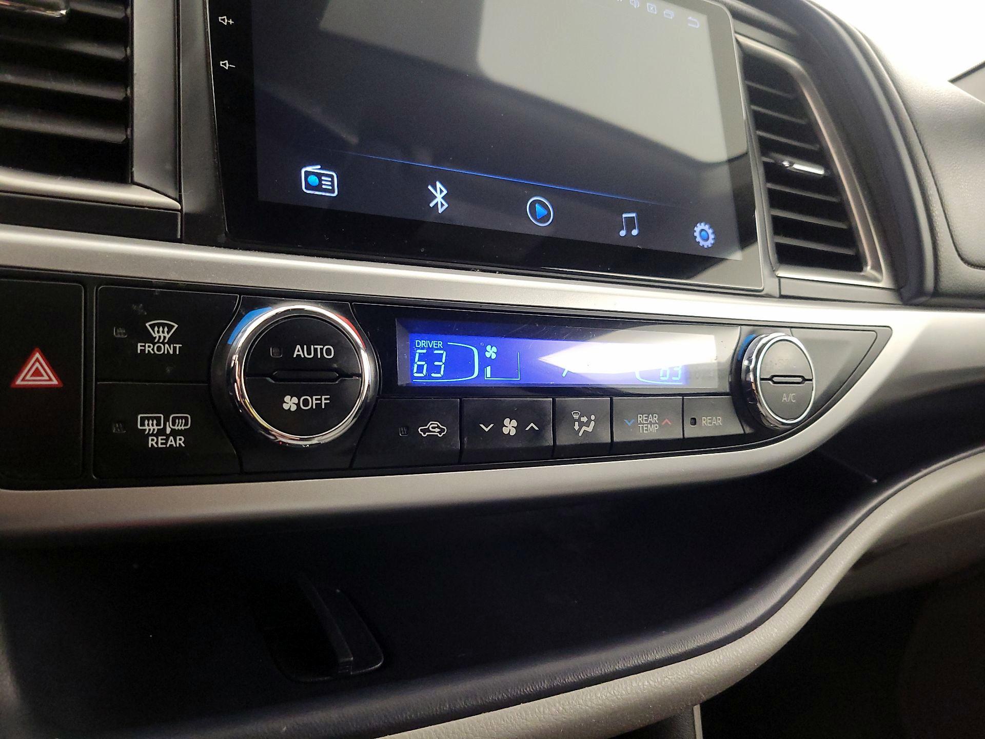 Thumbnail: 2019 Toyota Highlander - 16