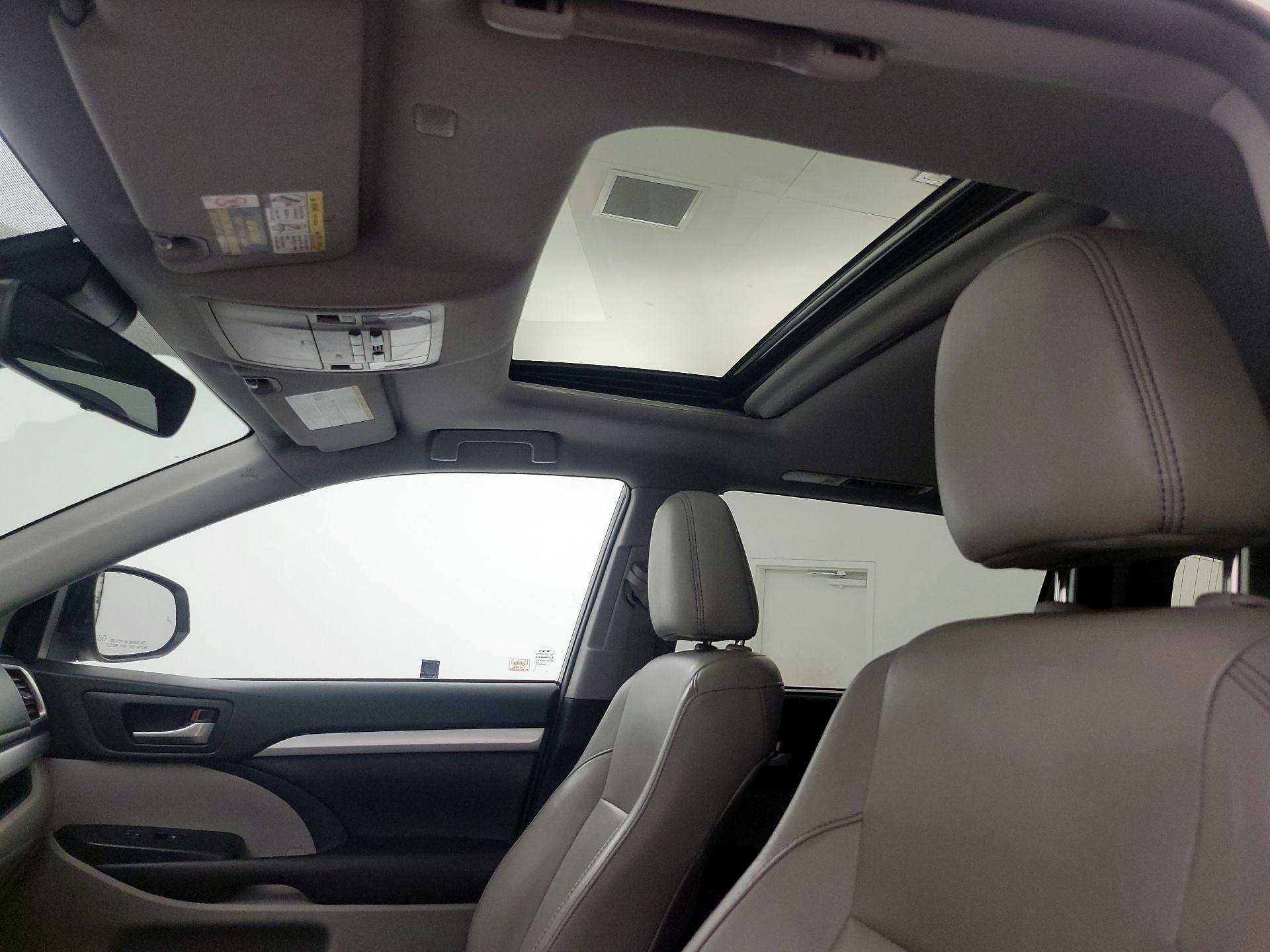 Thumbnail: 2019 Toyota Highlander - 19