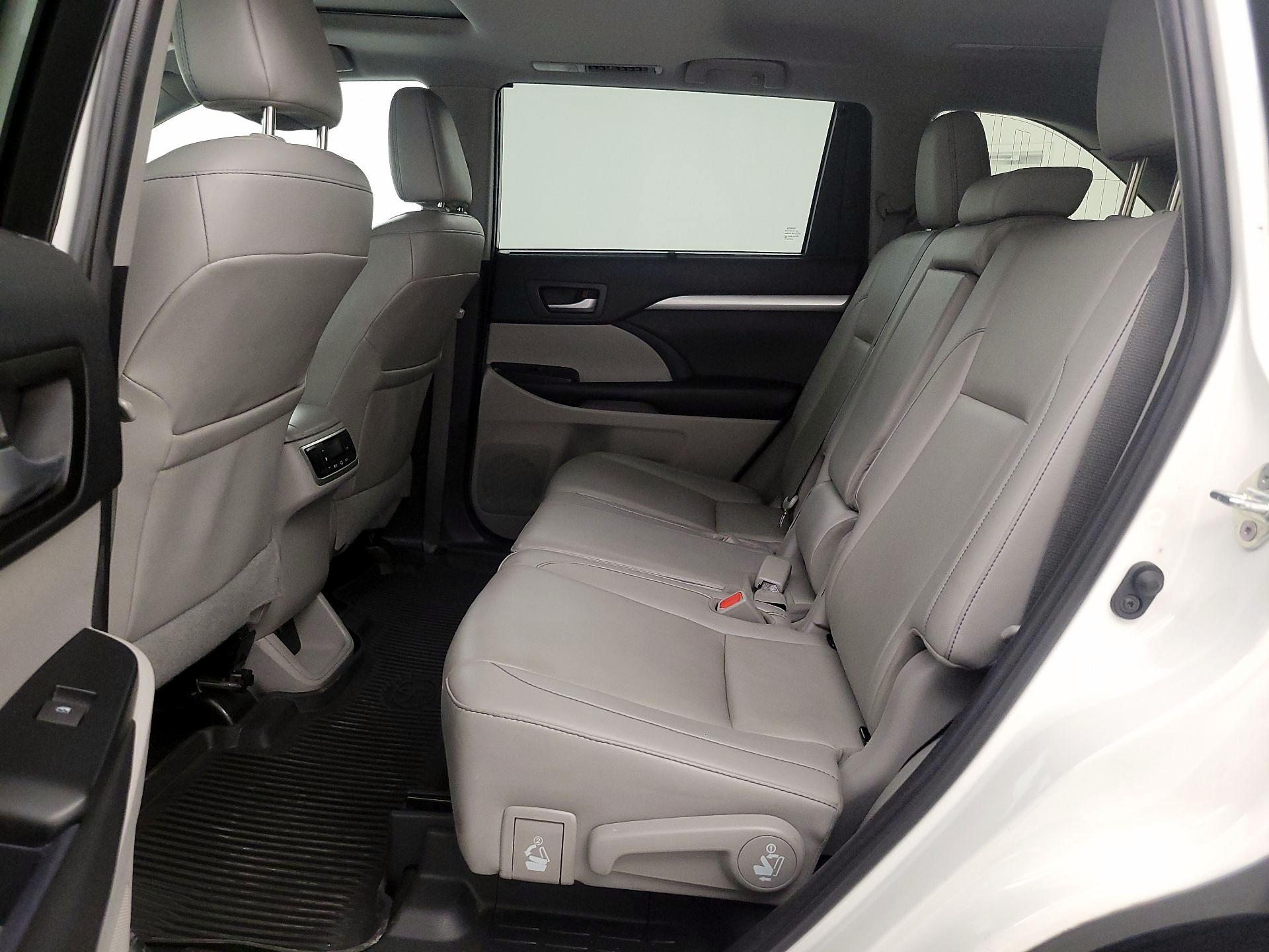 Thumbnail: 2019 Toyota Highlander - 20