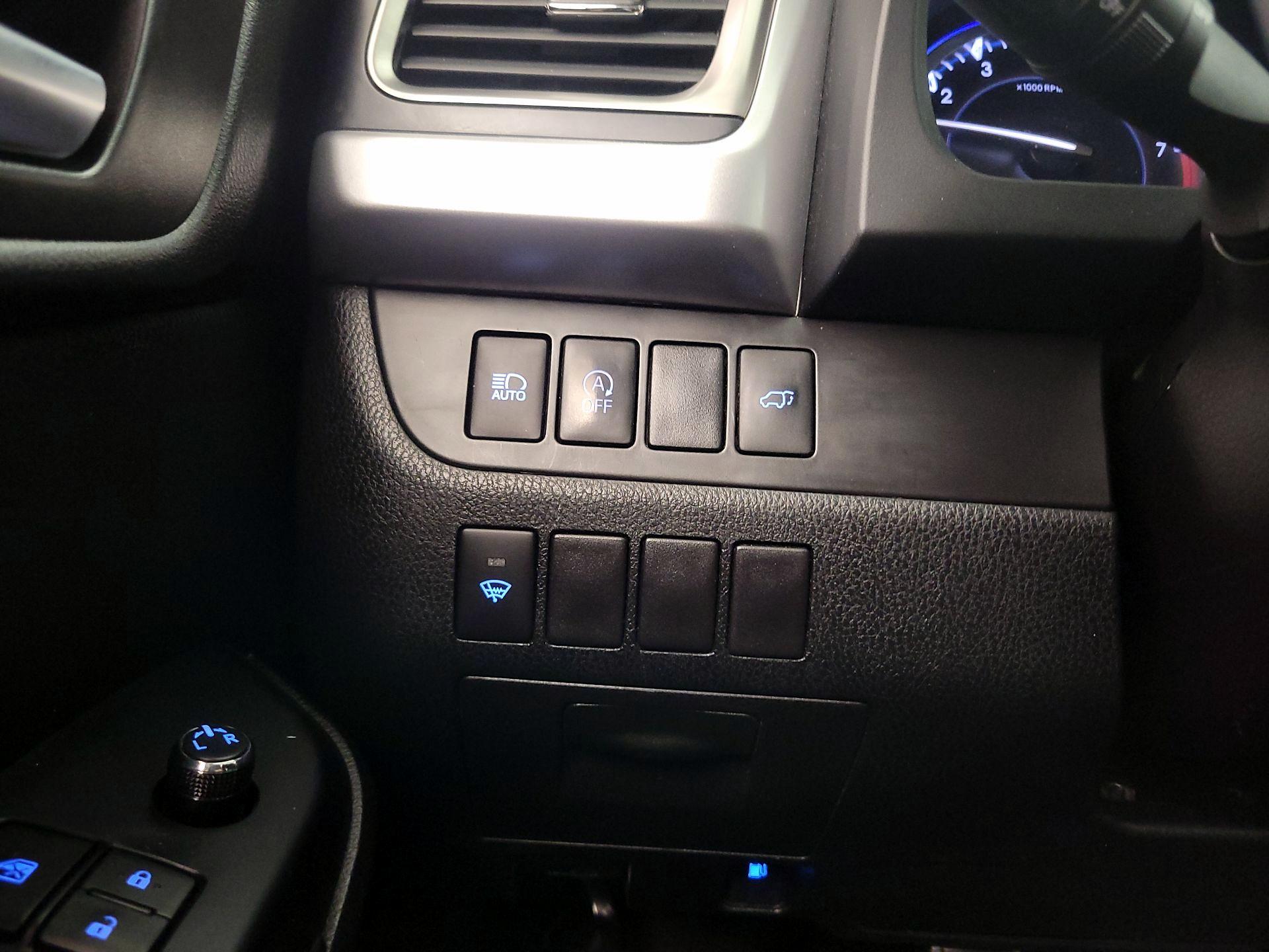 Thumbnail: 2017 Toyota Highlander - 13