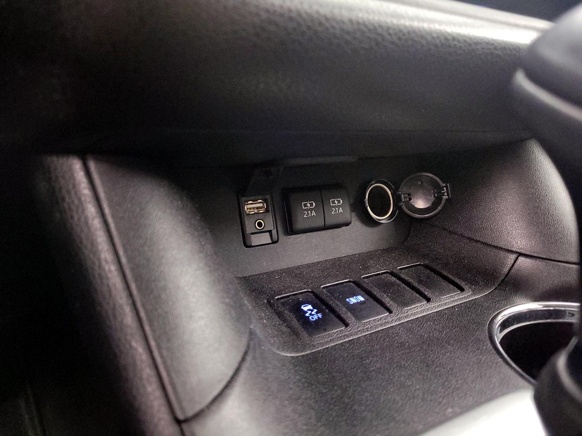 Thumbnail: 2017 Toyota Highlander - 18