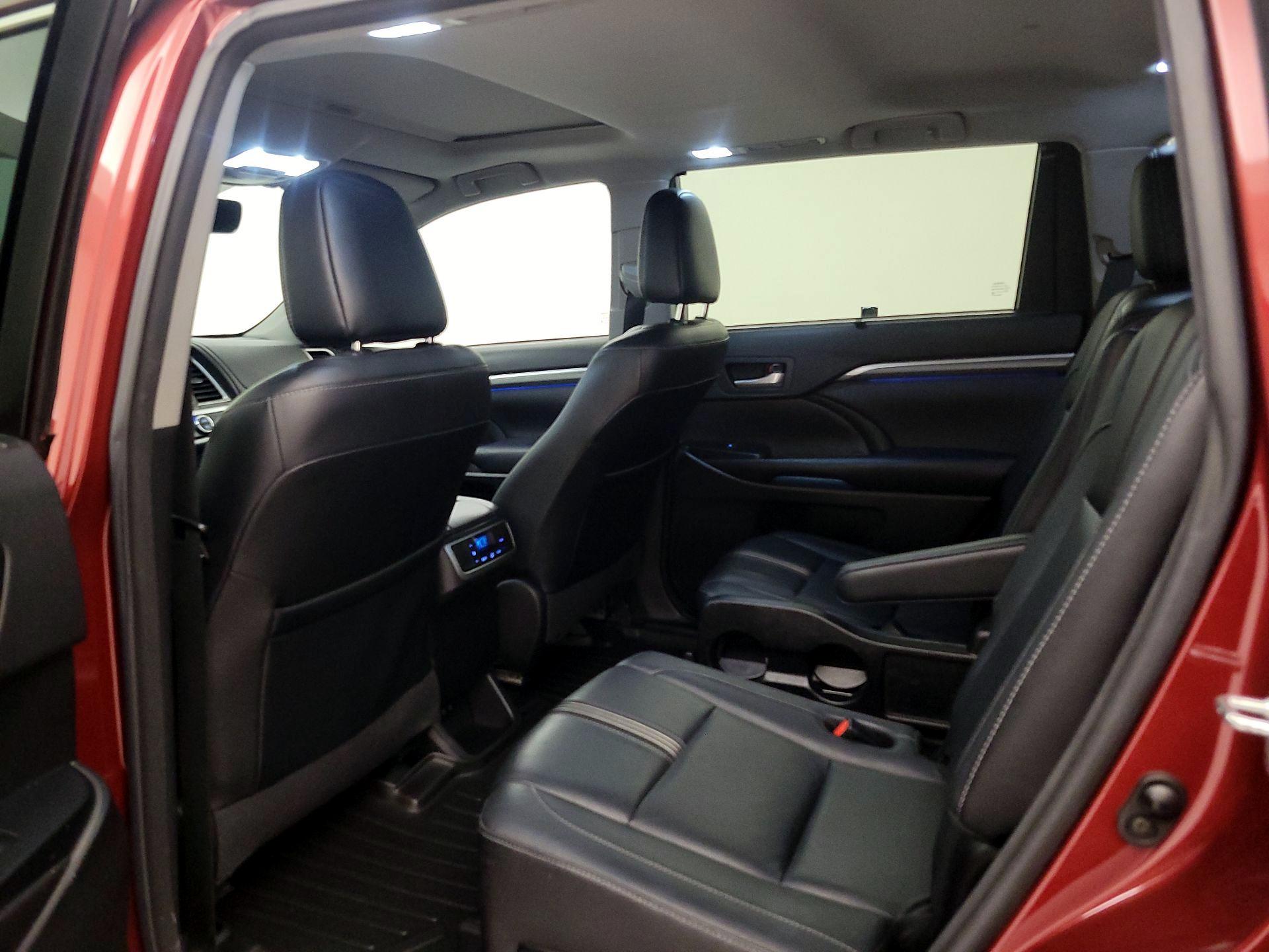 Thumbnail: 2017 Toyota Highlander - 20