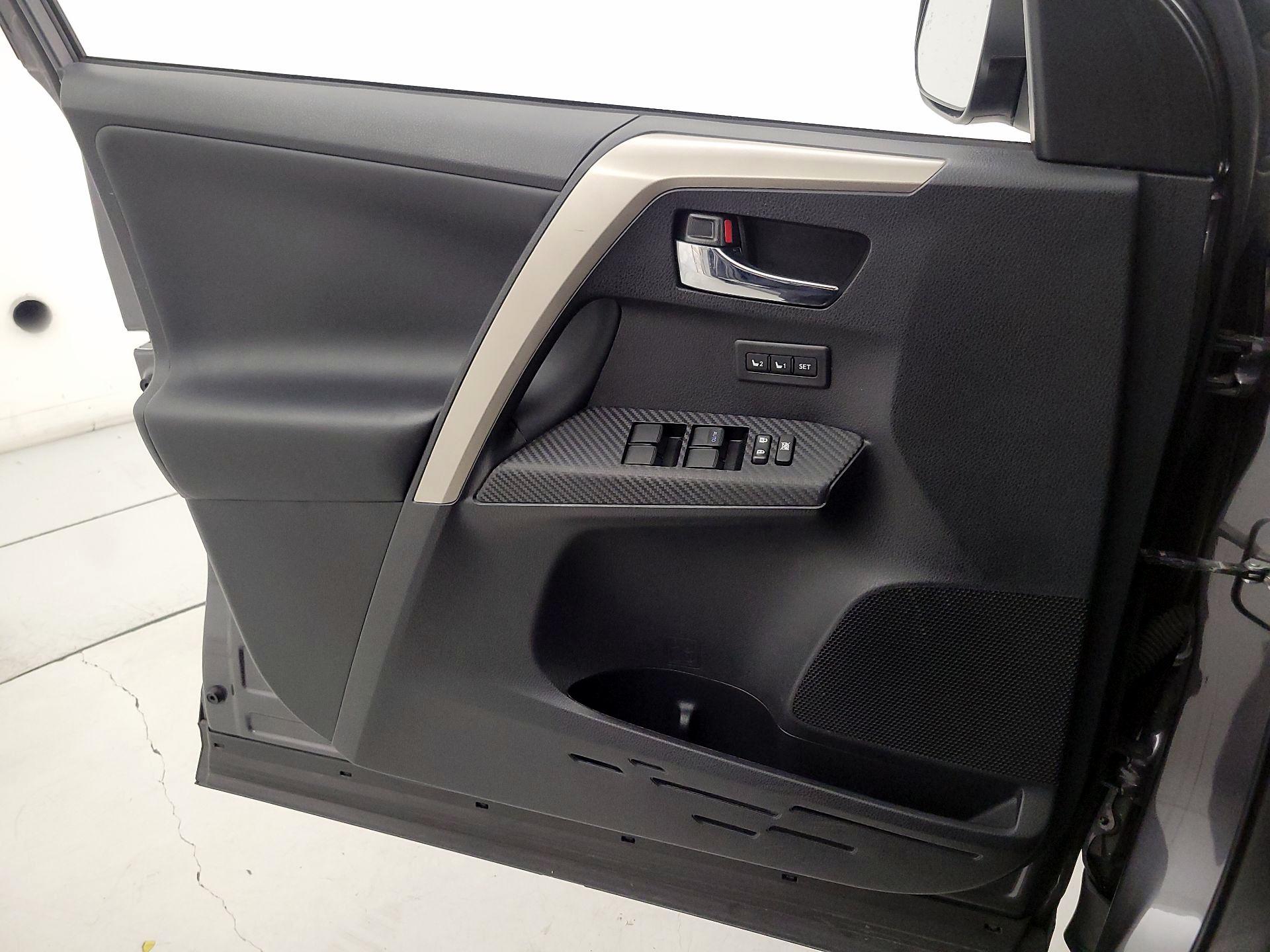 Thumbnail: 2015 Toyota RAV4 - 12