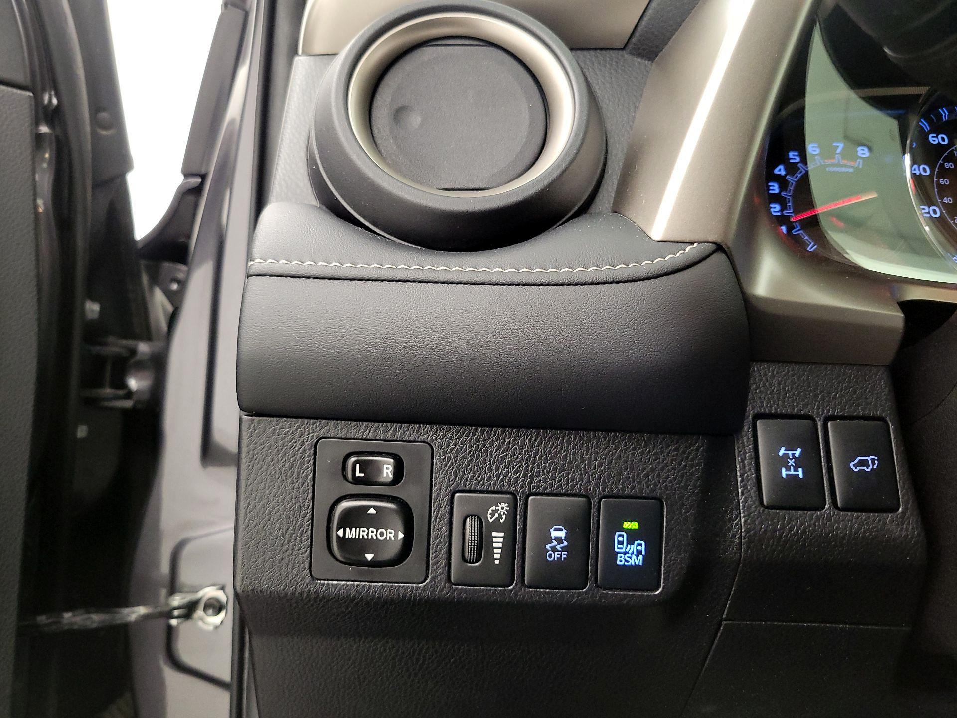 Thumbnail: 2015 Toyota RAV4 - 13