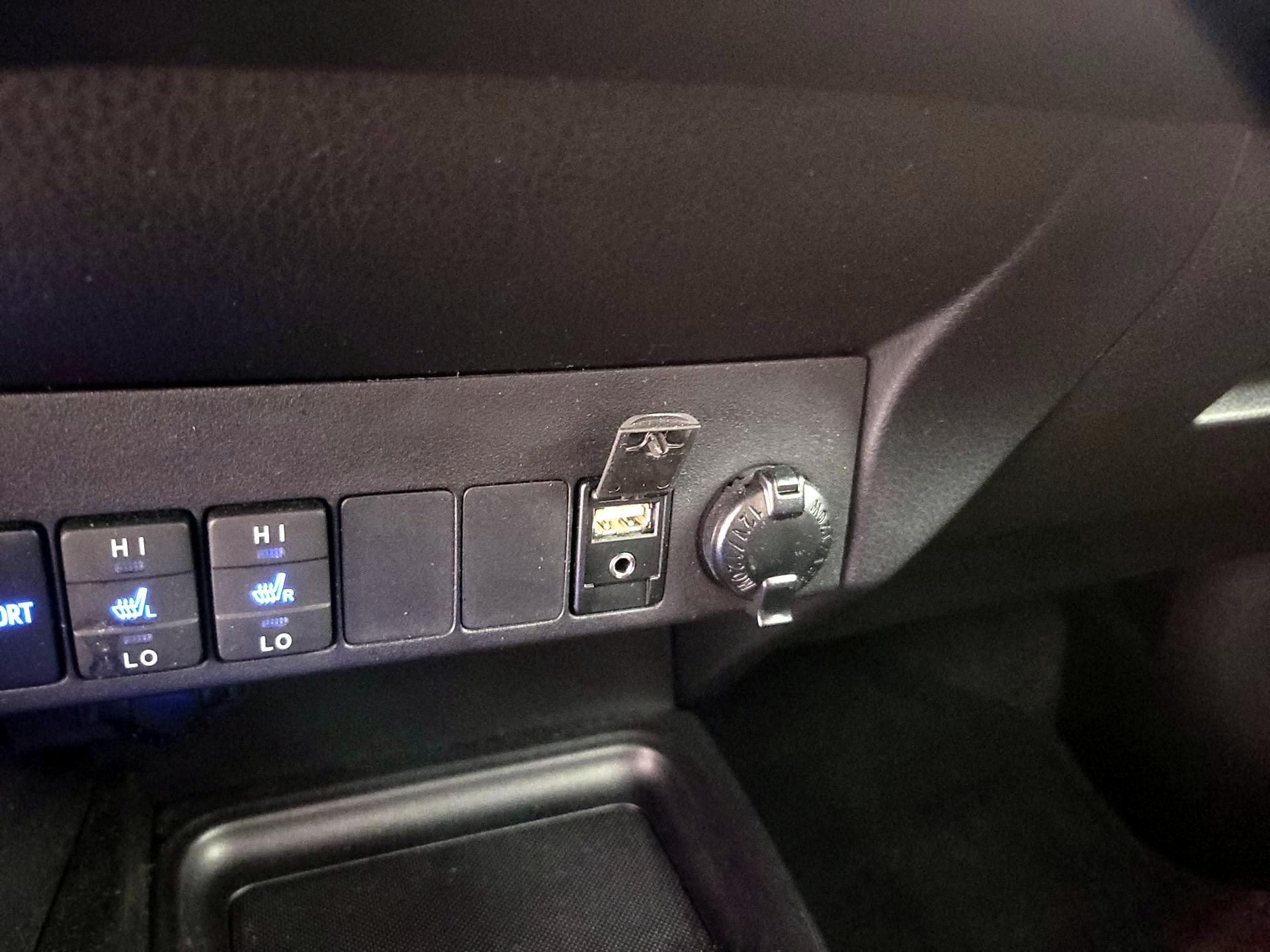 Thumbnail: 2015 Toyota RAV4 - 18