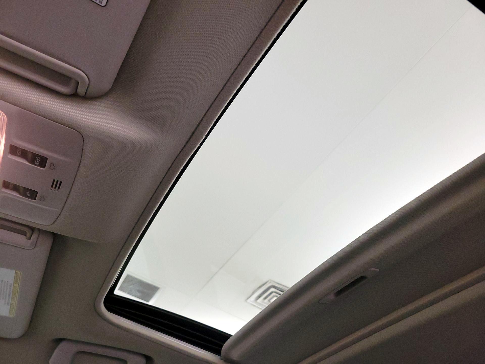 Thumbnail: 2015 Toyota RAV4 - 19