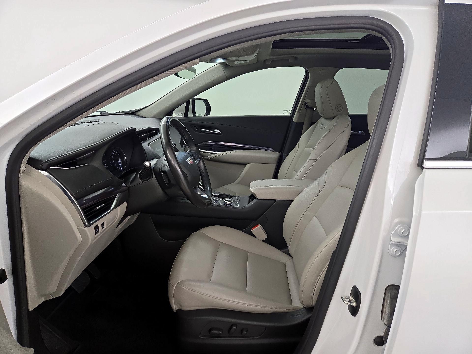 Thumbnail: 2023 Cadillac XT4 - 11