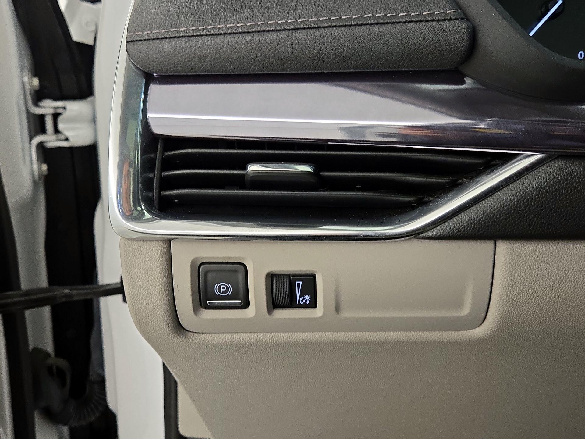 Thumbnail: 2023 Cadillac XT4 - 13