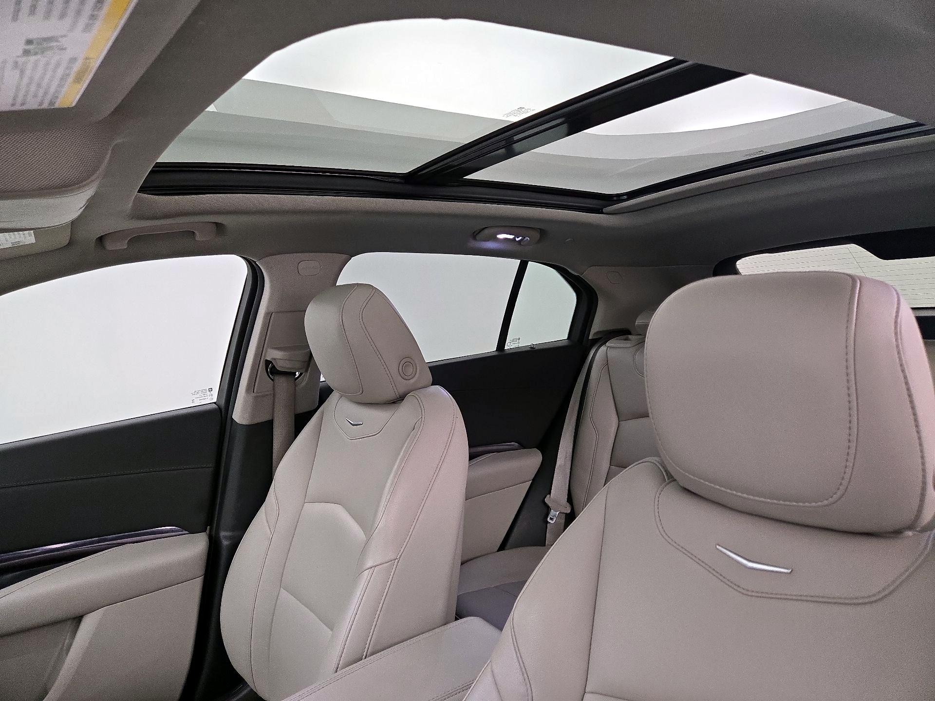 Thumbnail: 2023 Cadillac XT4 - 19