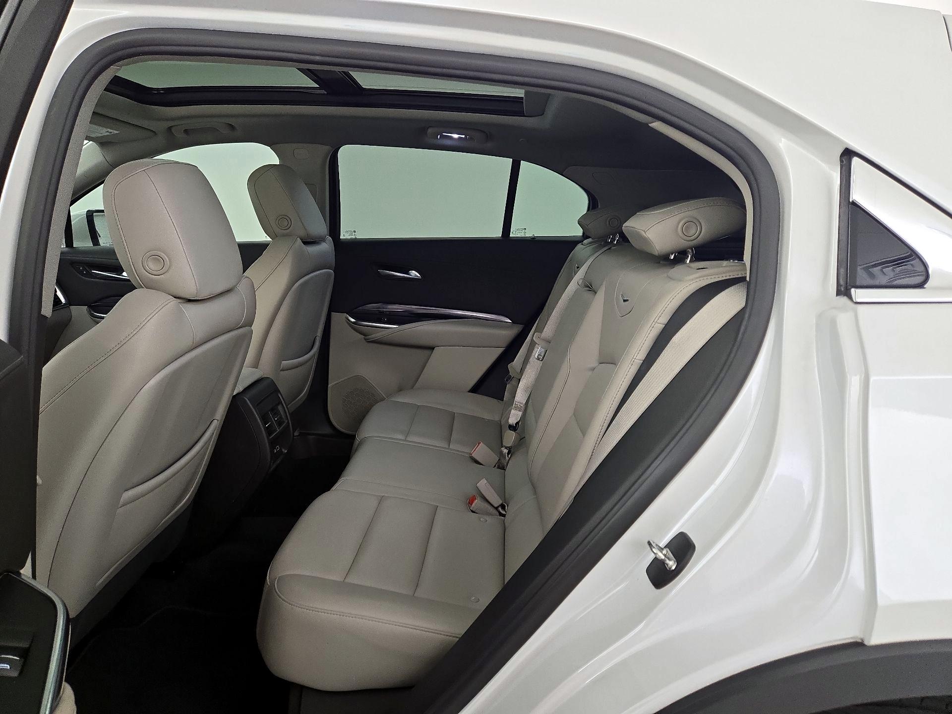 Thumbnail: 2023 Cadillac XT4 - 20