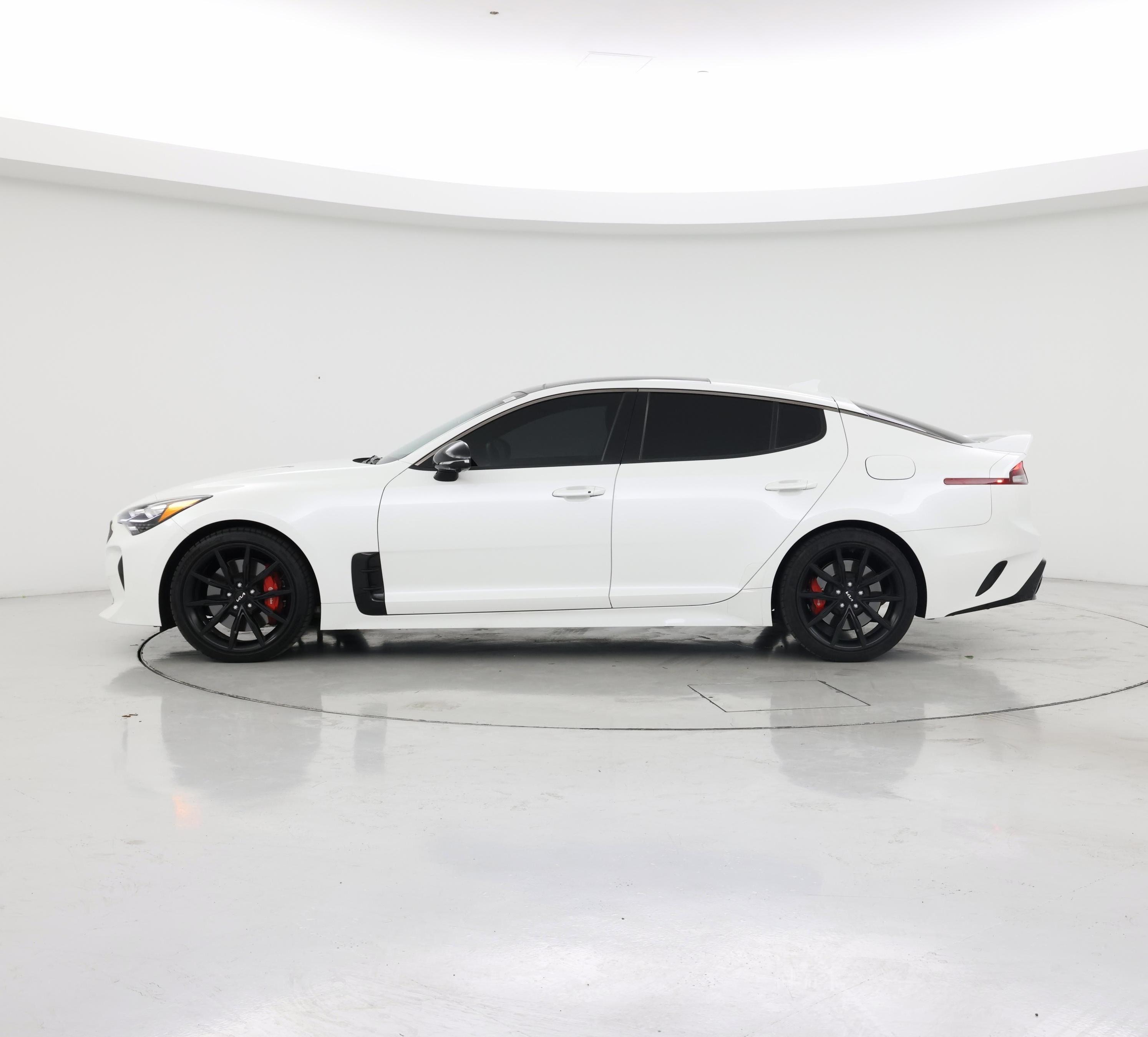 Thumbnail: 2022 Kia Stinger - 3
