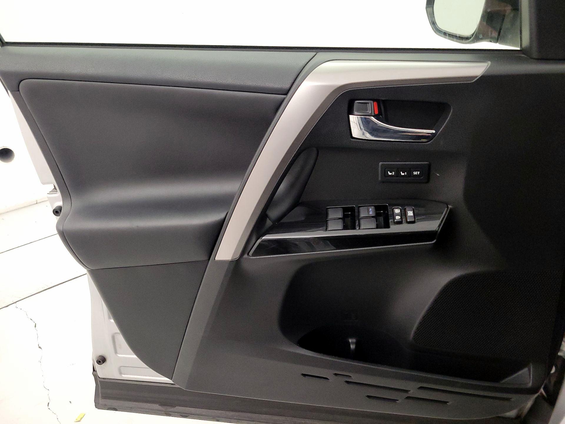 Thumbnail: 2016 Toyota RAV4 - 12