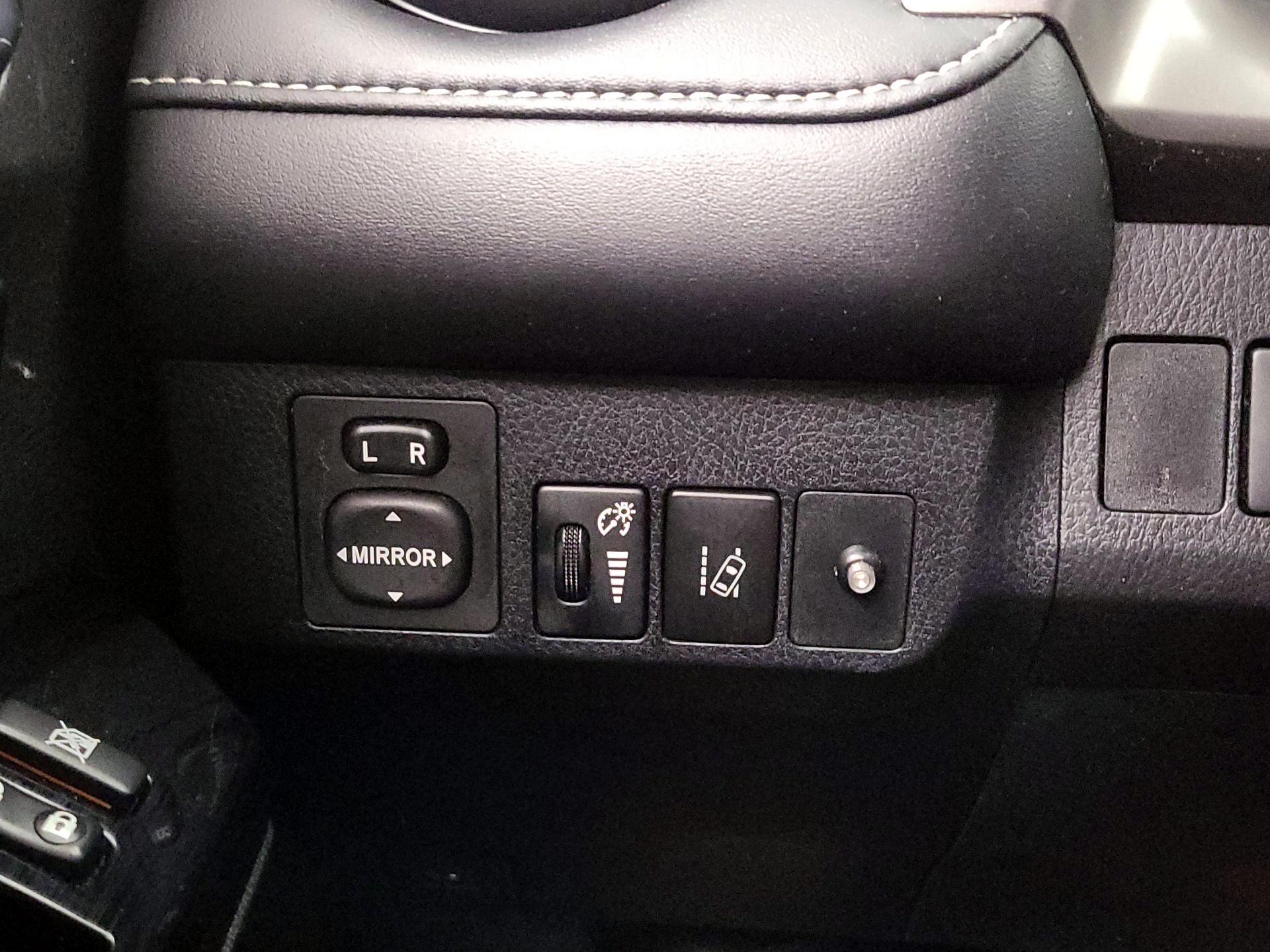 Thumbnail: 2016 Toyota RAV4 - 13