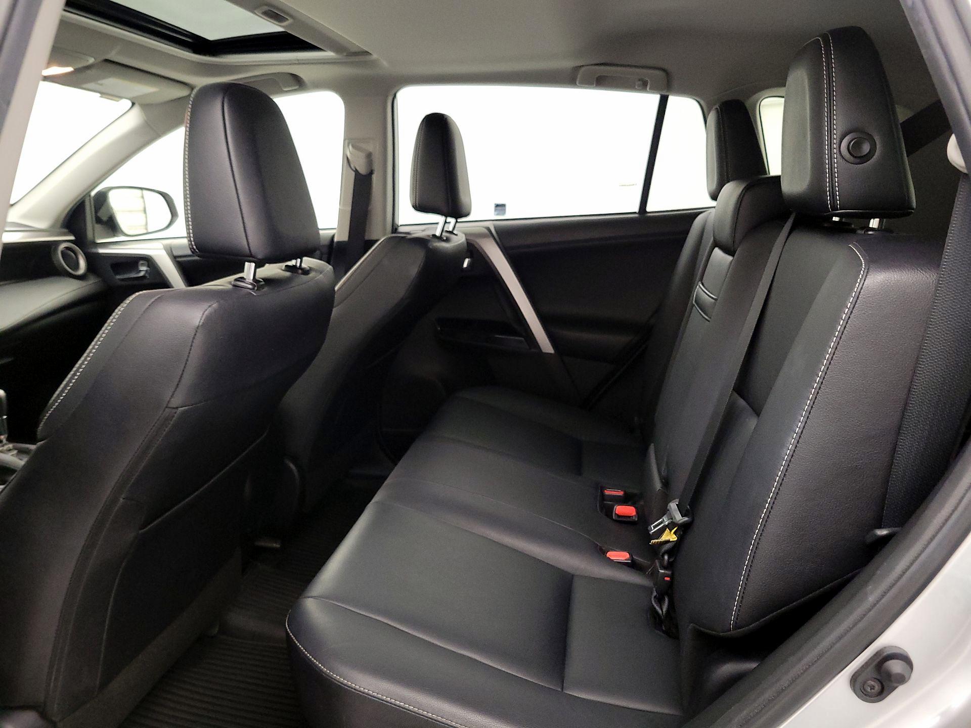 Thumbnail: 2016 Toyota RAV4 - 20