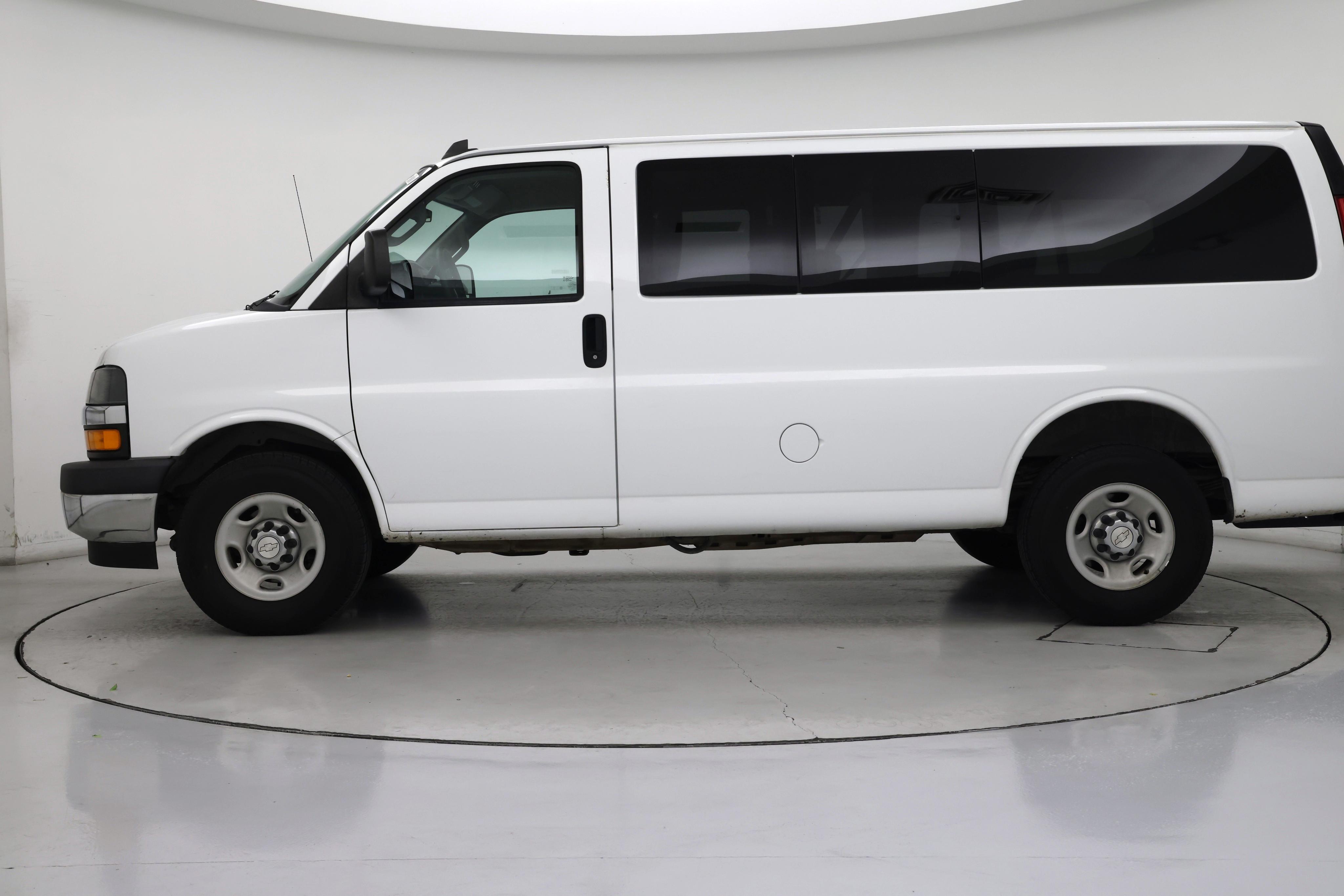 Thumbnail: 2017 Chevrolet Express - 3