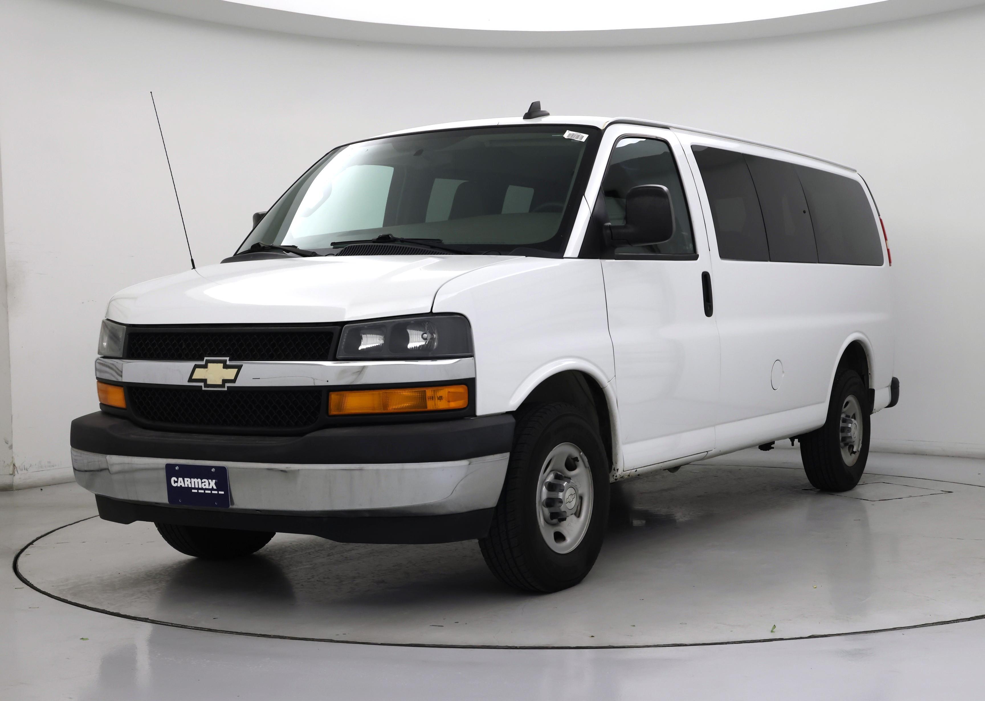 Thumbnail: 2017 Chevrolet Express - 4