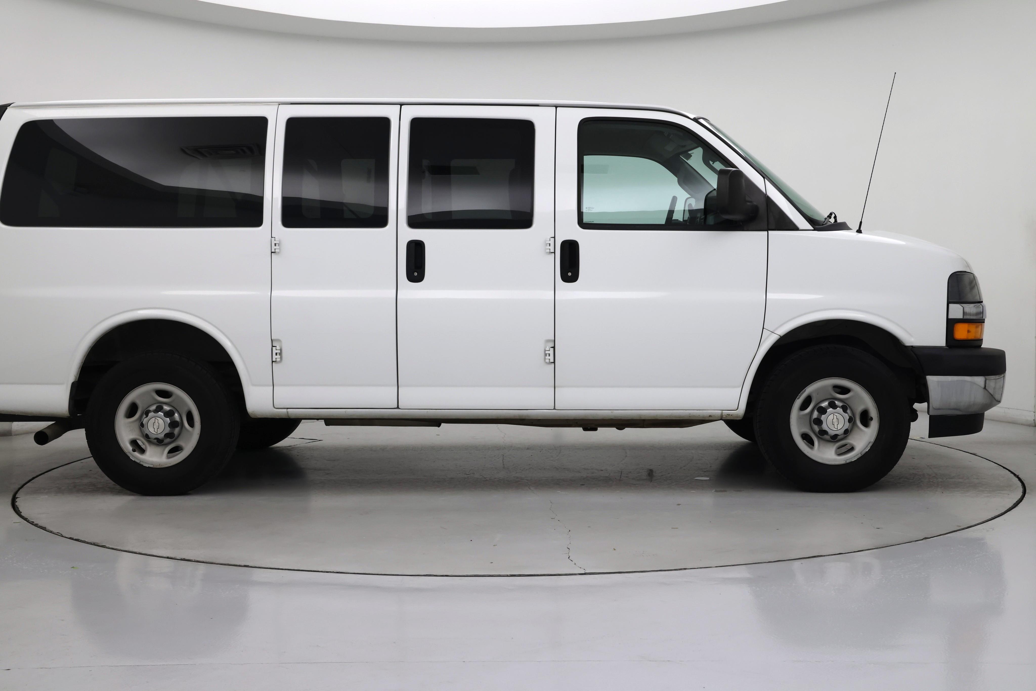 Thumbnail: 2017 Chevrolet Express - 7
