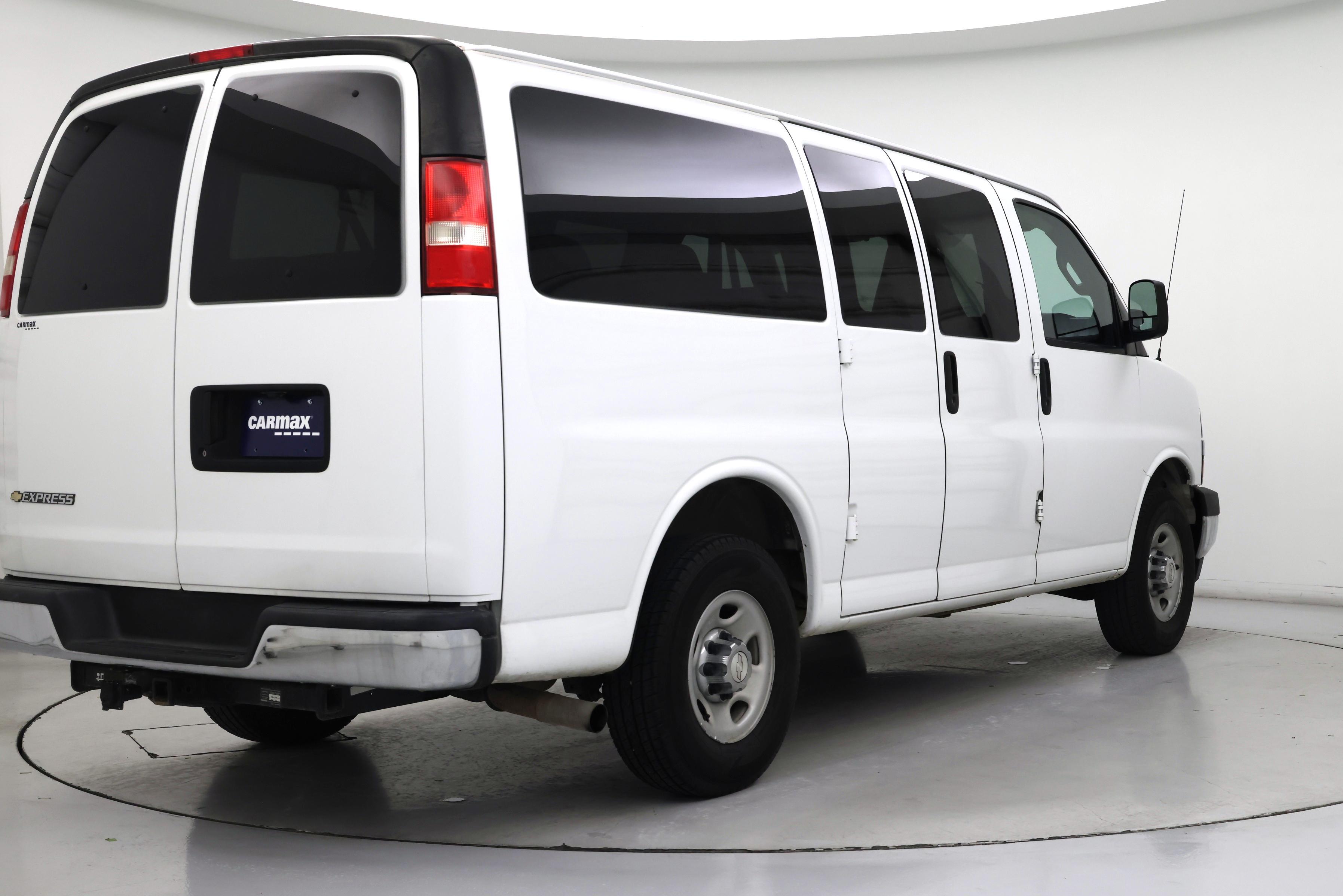Thumbnail: 2017 Chevrolet Express - 8