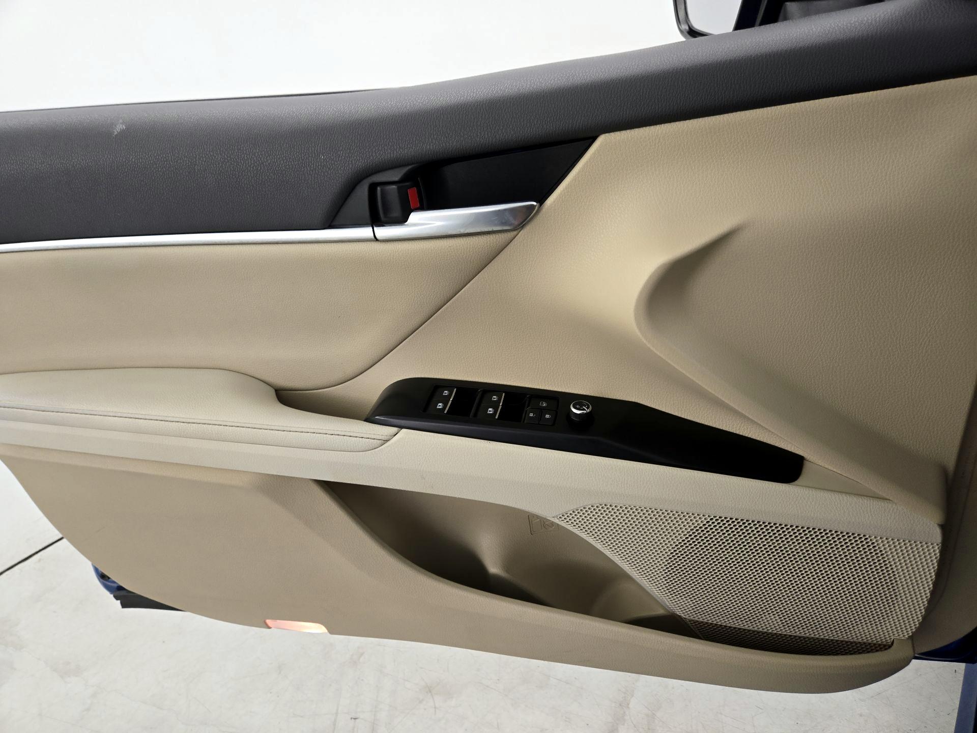 Thumbnail: 2020 Toyota Camry - 12