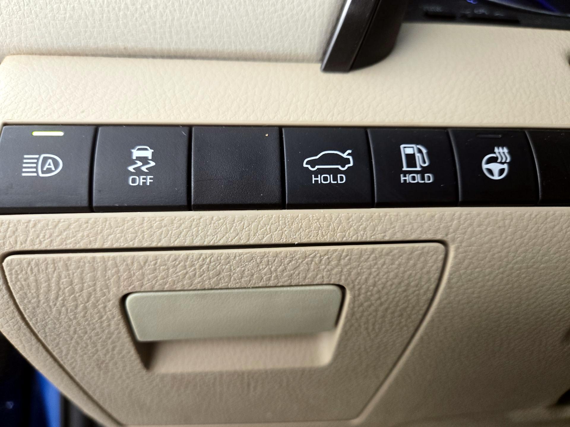 Thumbnail: 2020 Toyota Camry - 13