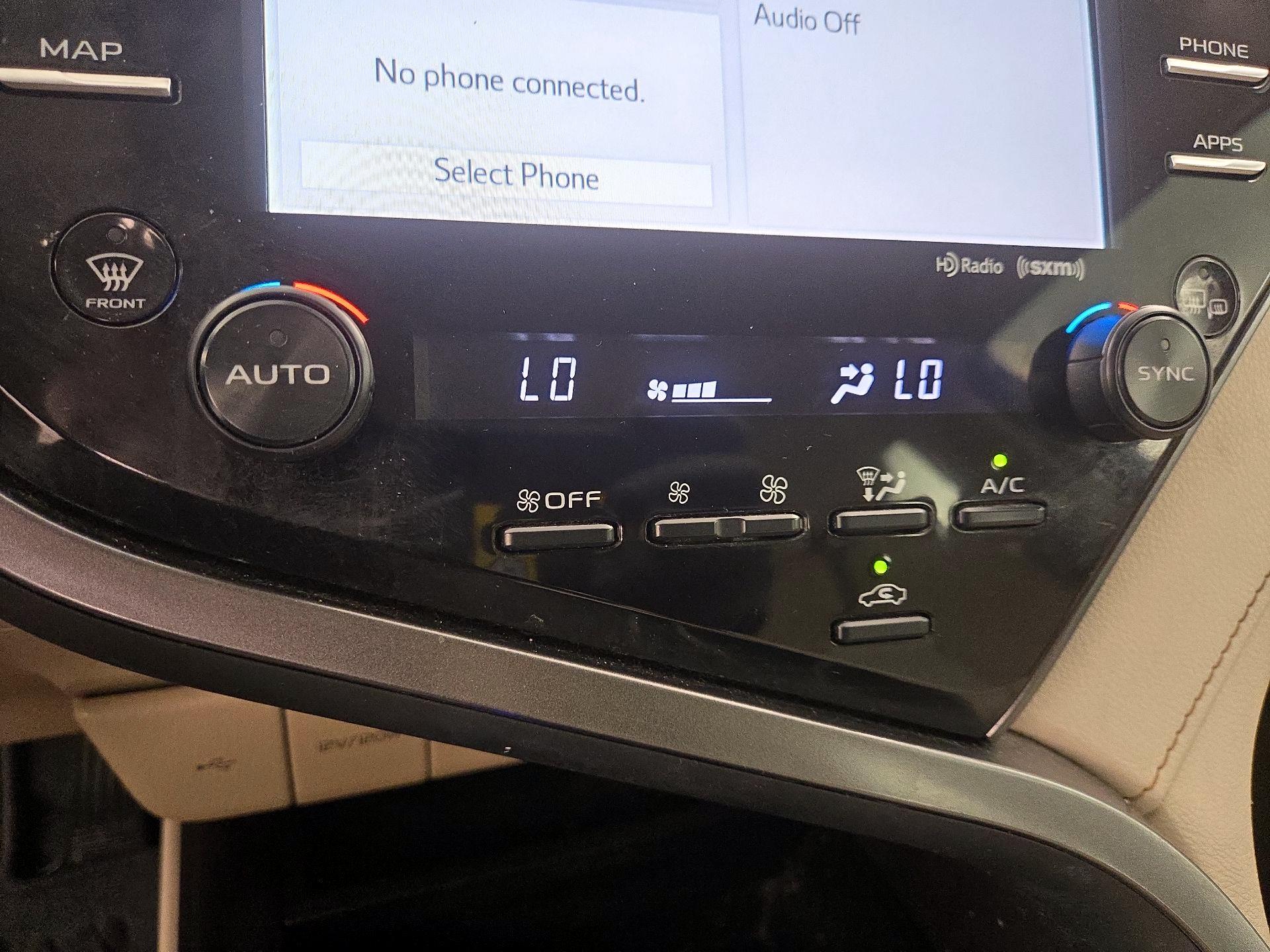 Thumbnail: 2020 Toyota Camry - 16