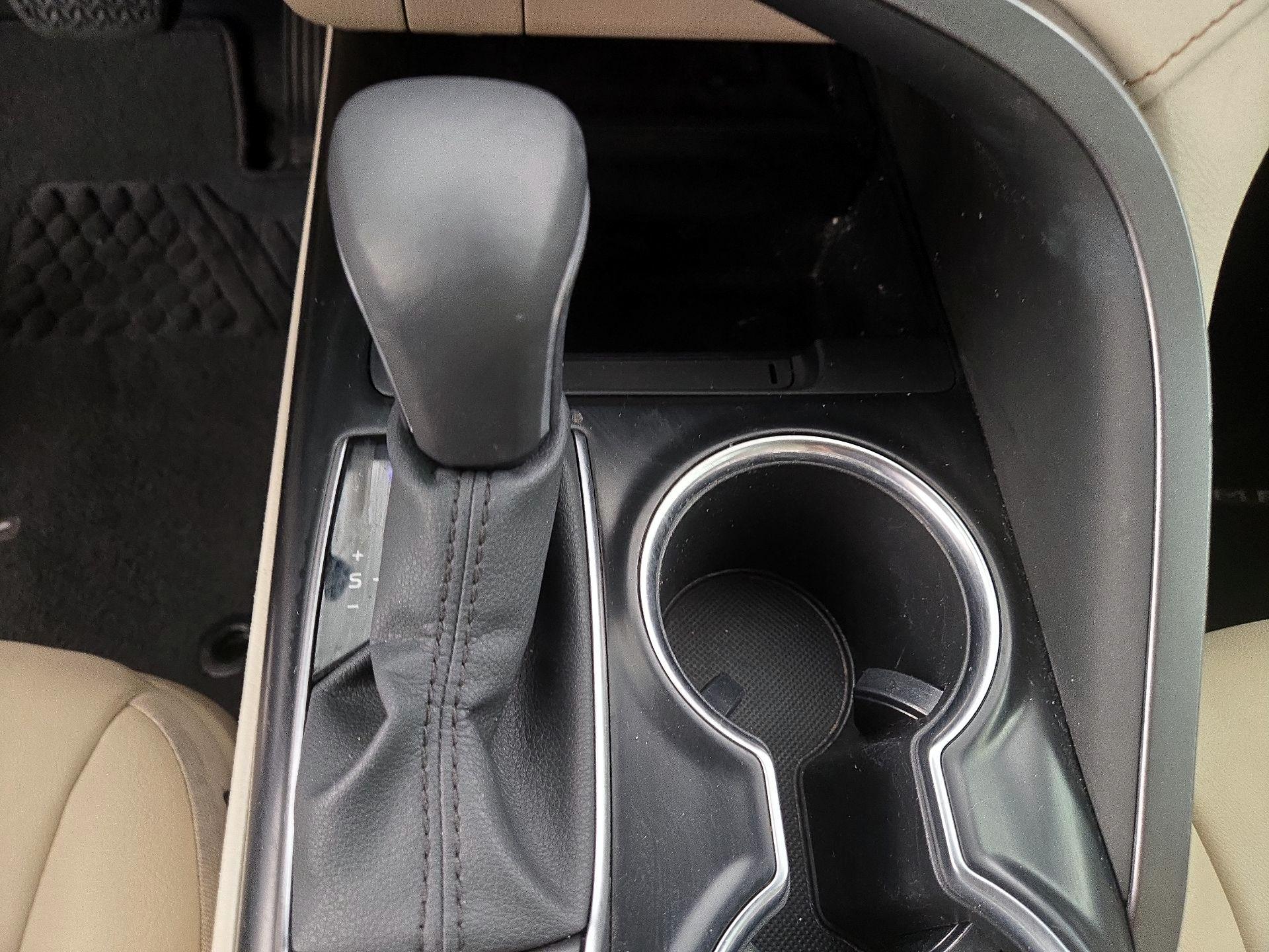 Thumbnail: 2020 Toyota Camry - 17