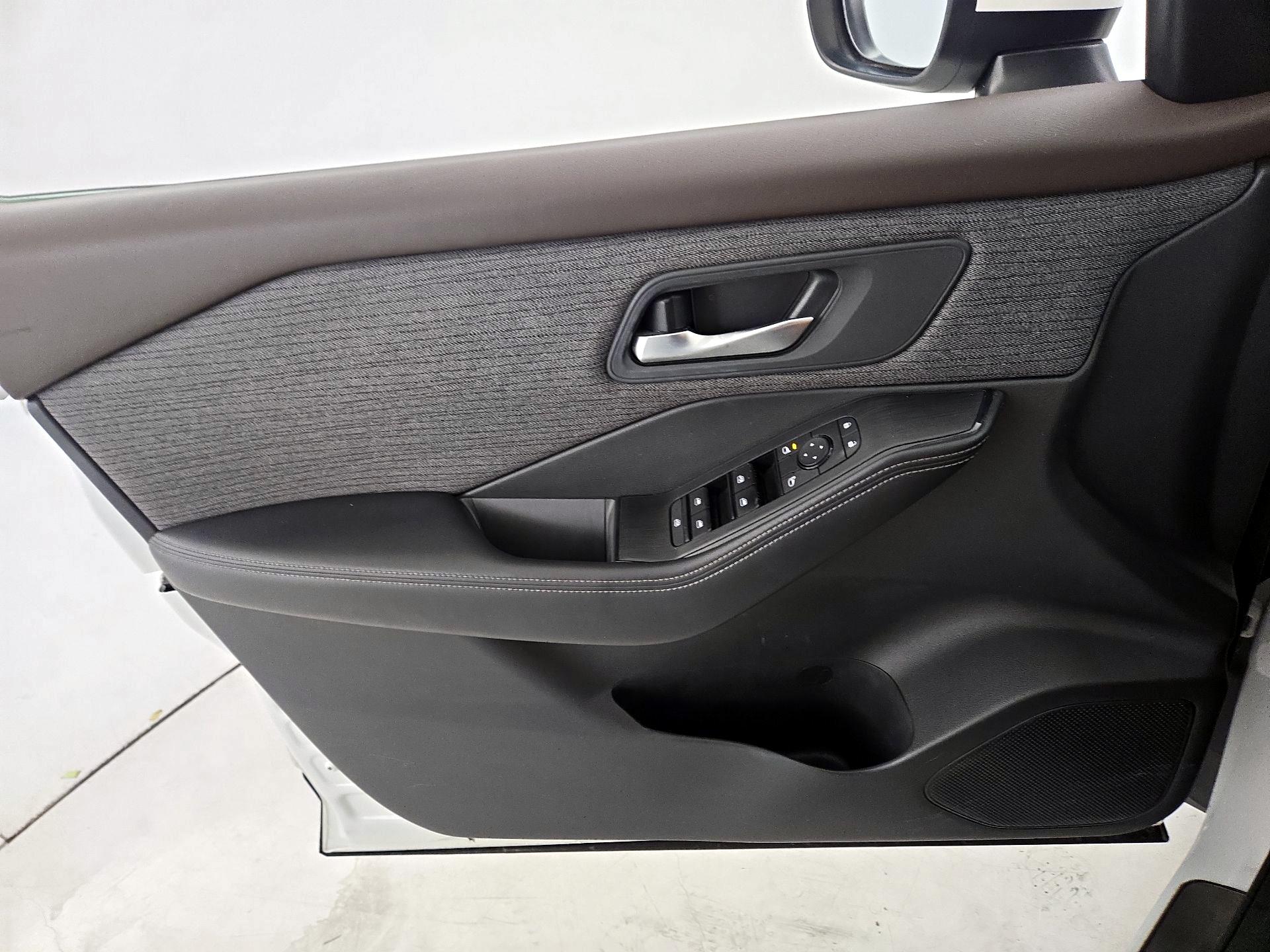 Thumbnail: 2021 Nissan Rogue - 12