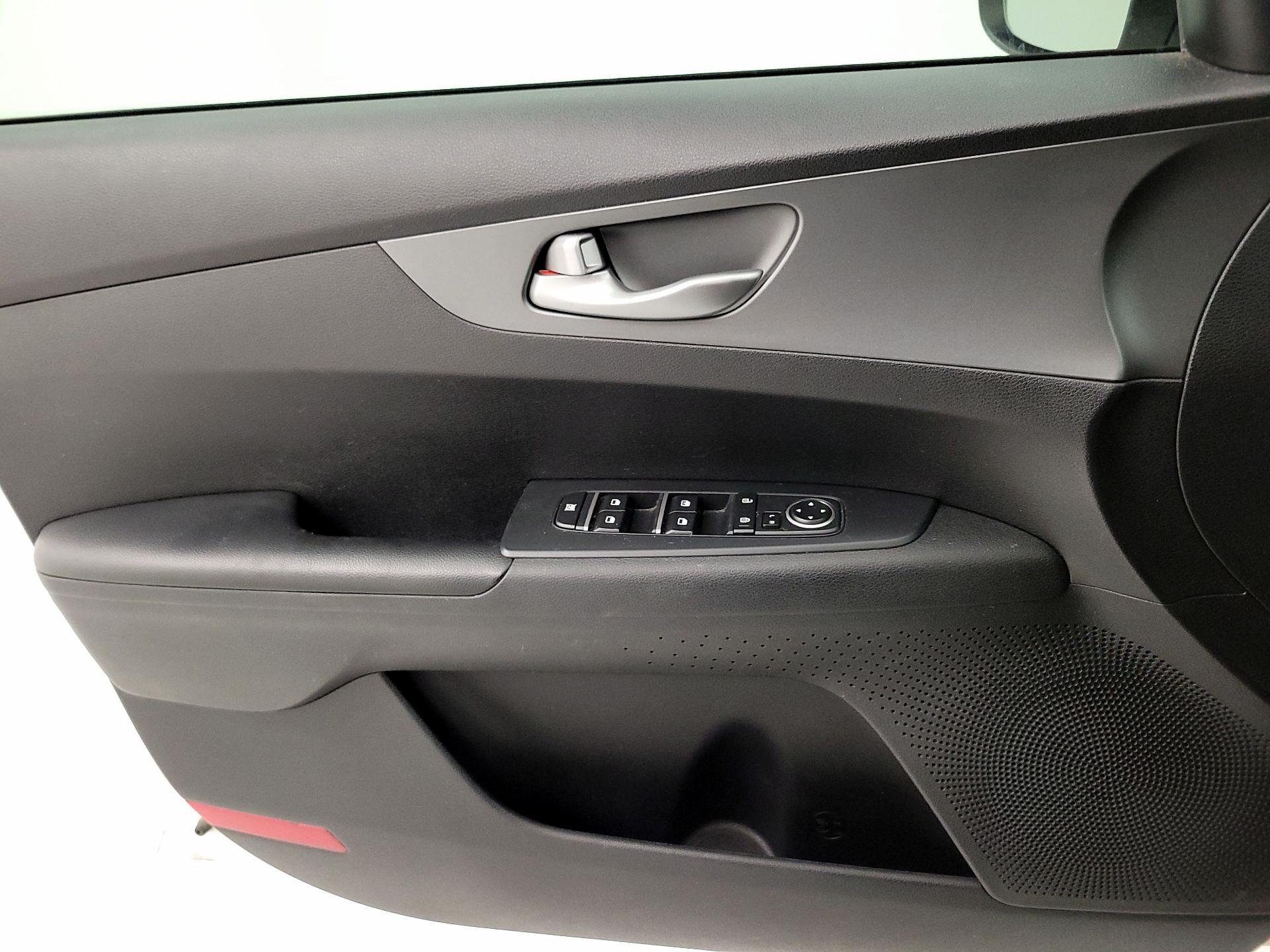 Thumbnail: 2019 Kia Forte - 12