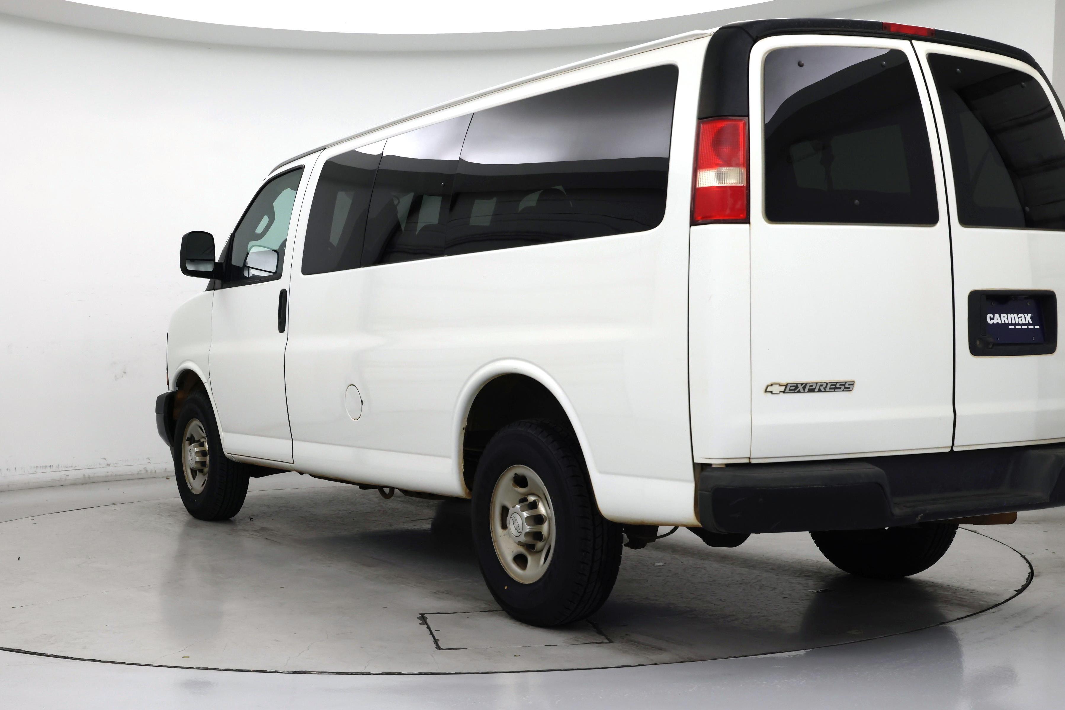 Thumbnail: 2017 Chevrolet Express - 2