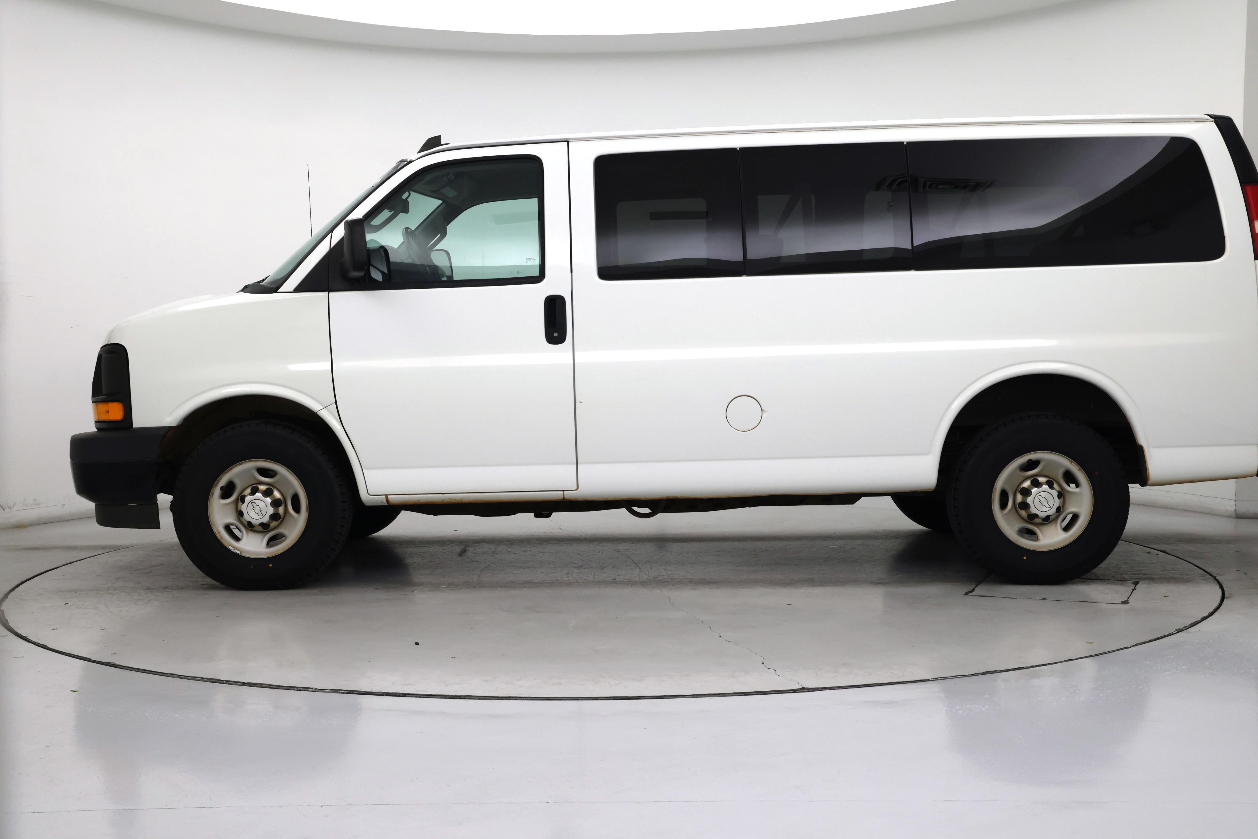 Thumbnail: 2017 Chevrolet Express - 3