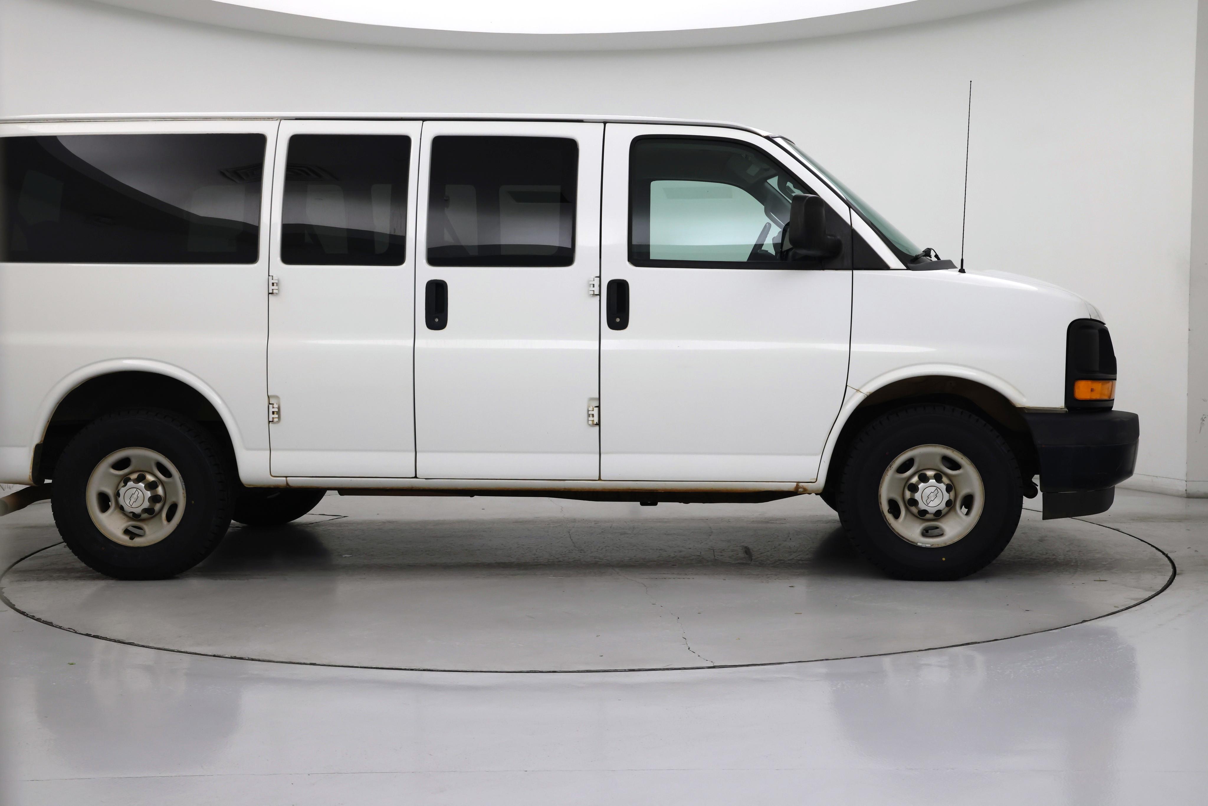 Thumbnail: 2017 Chevrolet Express - 7