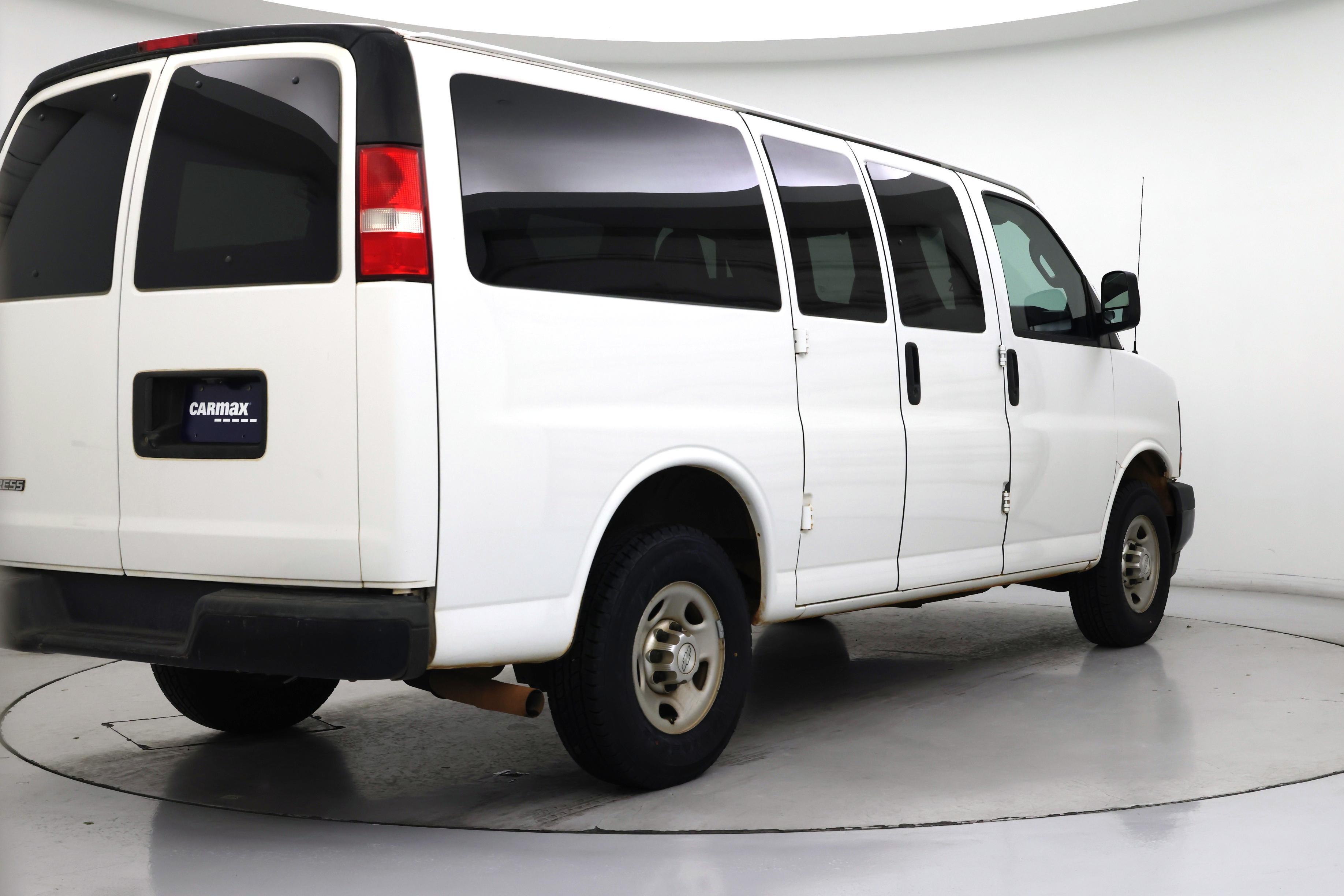 Thumbnail: 2017 Chevrolet Express - 8