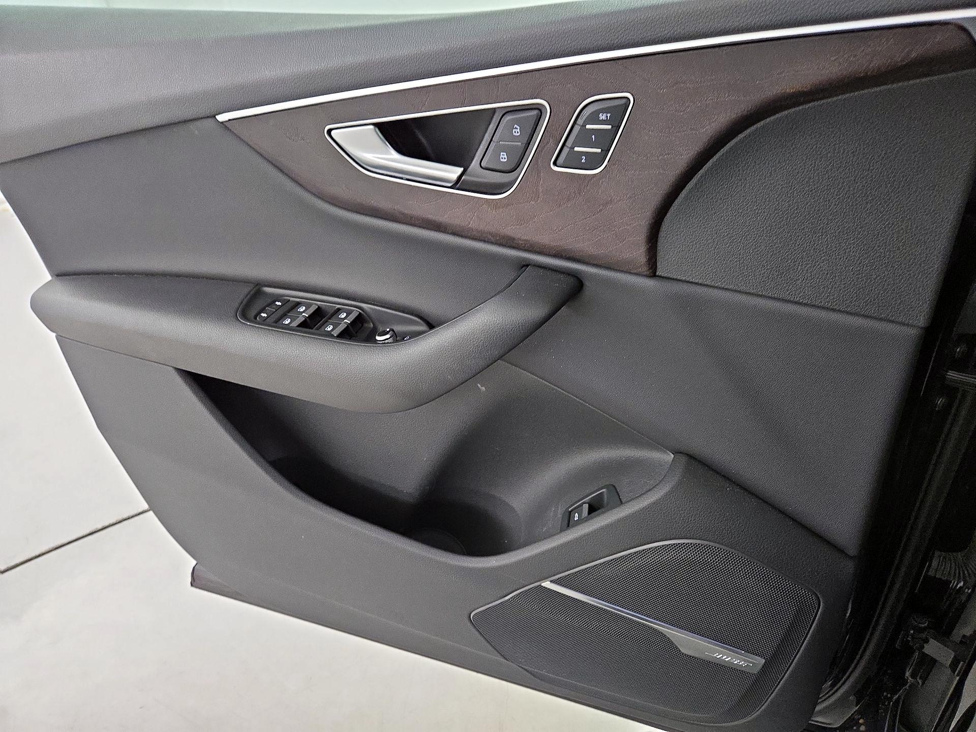 Thumbnail: 2020 Audi Q7 - 12