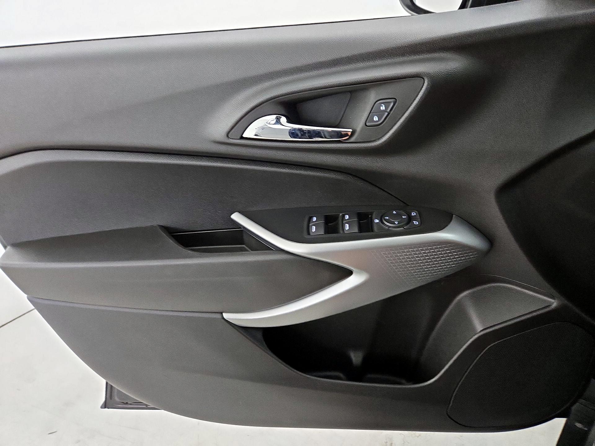 Thumbnail: 2024 Chevrolet Trax - 12