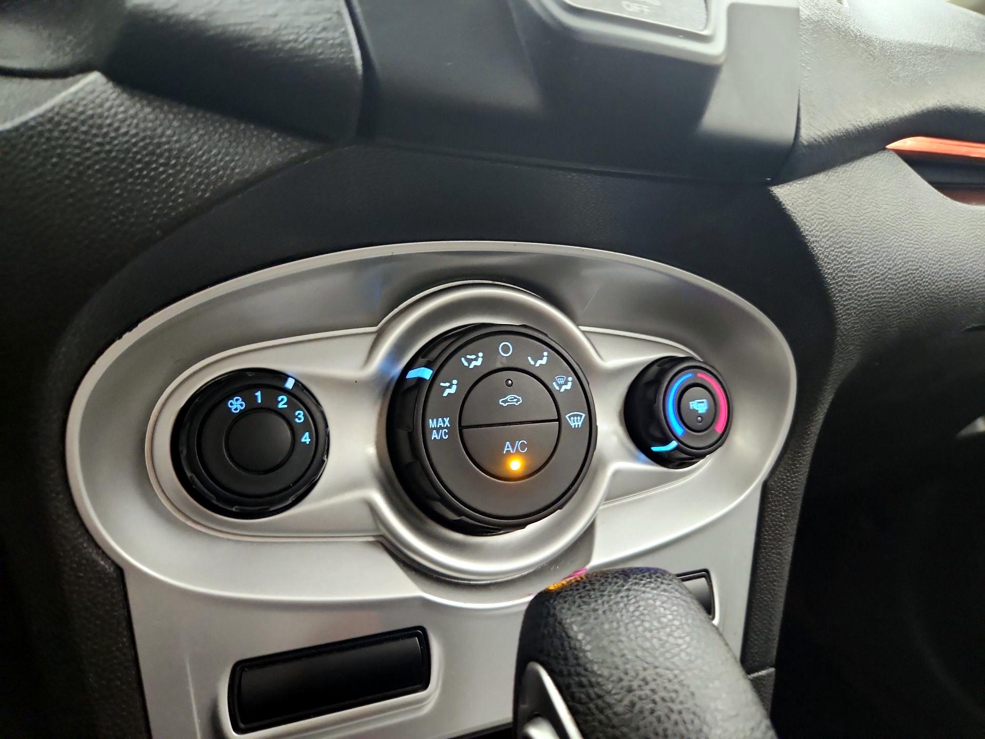 Thumbnail: 2016 Ford Fiesta - 15
